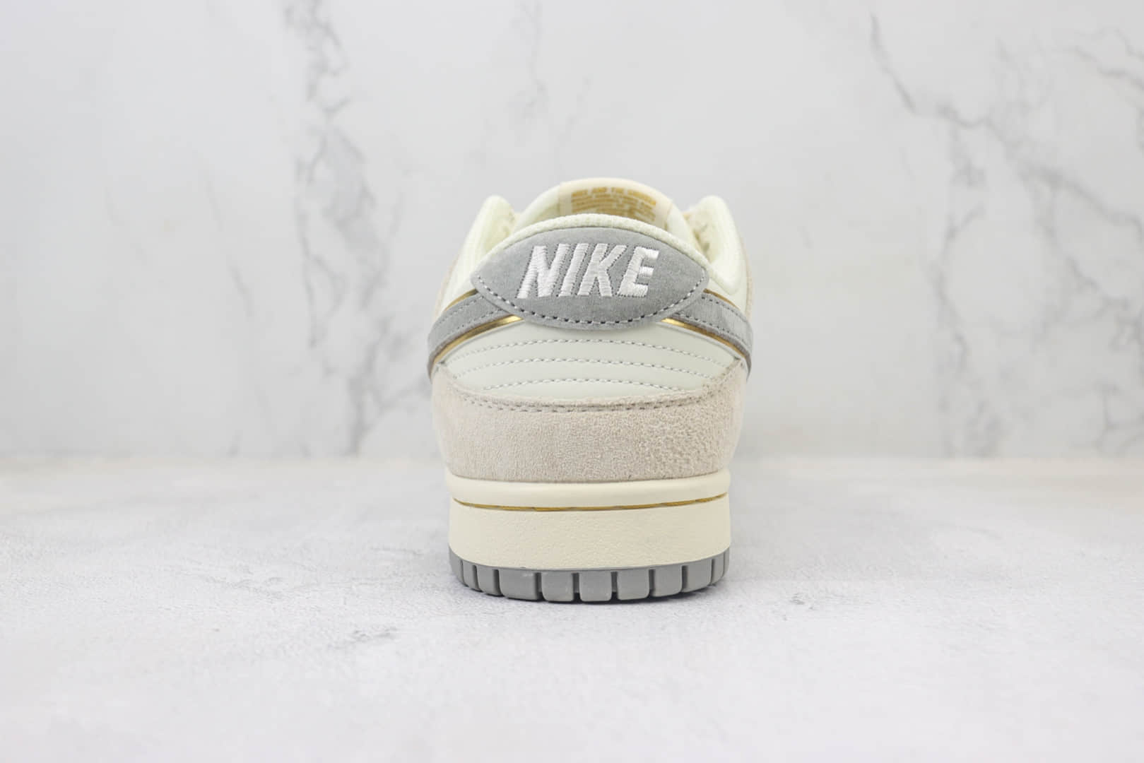 耐克Nike SB Dunk Low纯原版本低帮SB Dunk米灰色麂皮板鞋 莆田耐克工厂 货号:JH8037-924