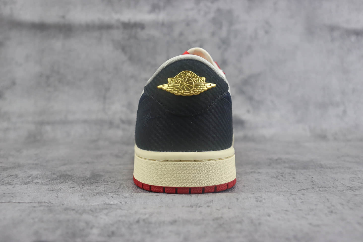 乔丹Trophy Room x Air Jordan 1 Low “Away”纯原版本乔丹之子联名AJ1白黑红低帮篮球鞋 莆田AJ货源 货号：FN0432-100