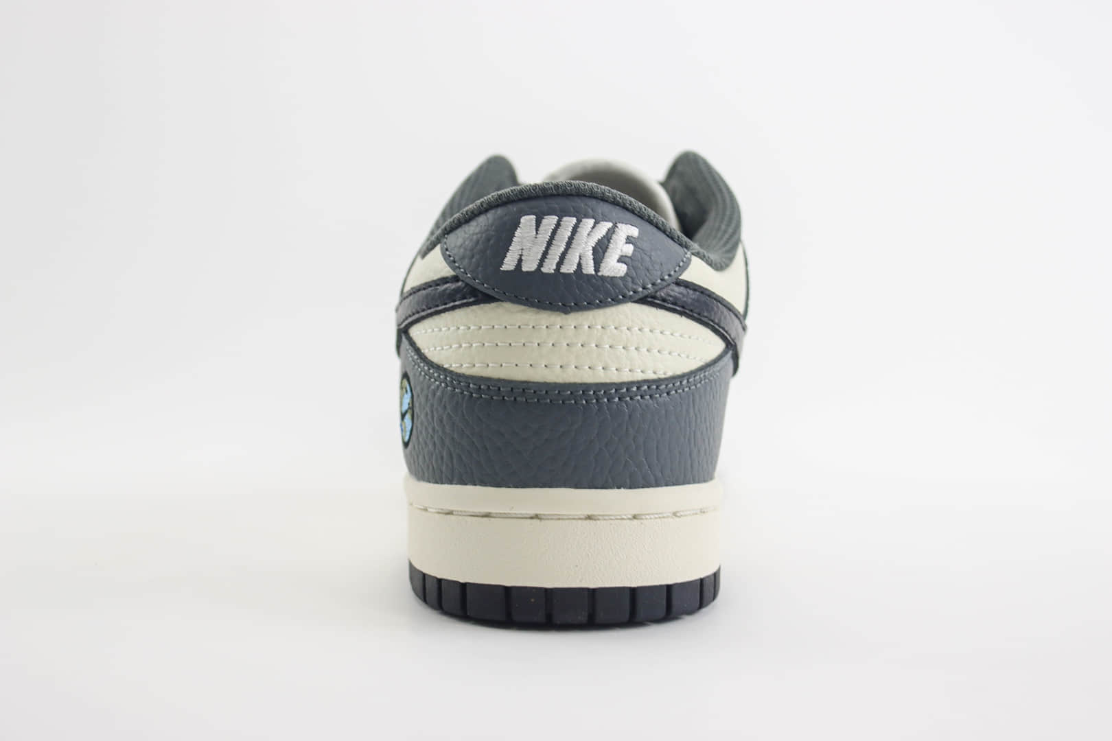 耐克Nike Dunk Low纯原版本低帮Dunk白灰黑地球笑脸板鞋 莆田天花板Dunk 货号:BB1609-116