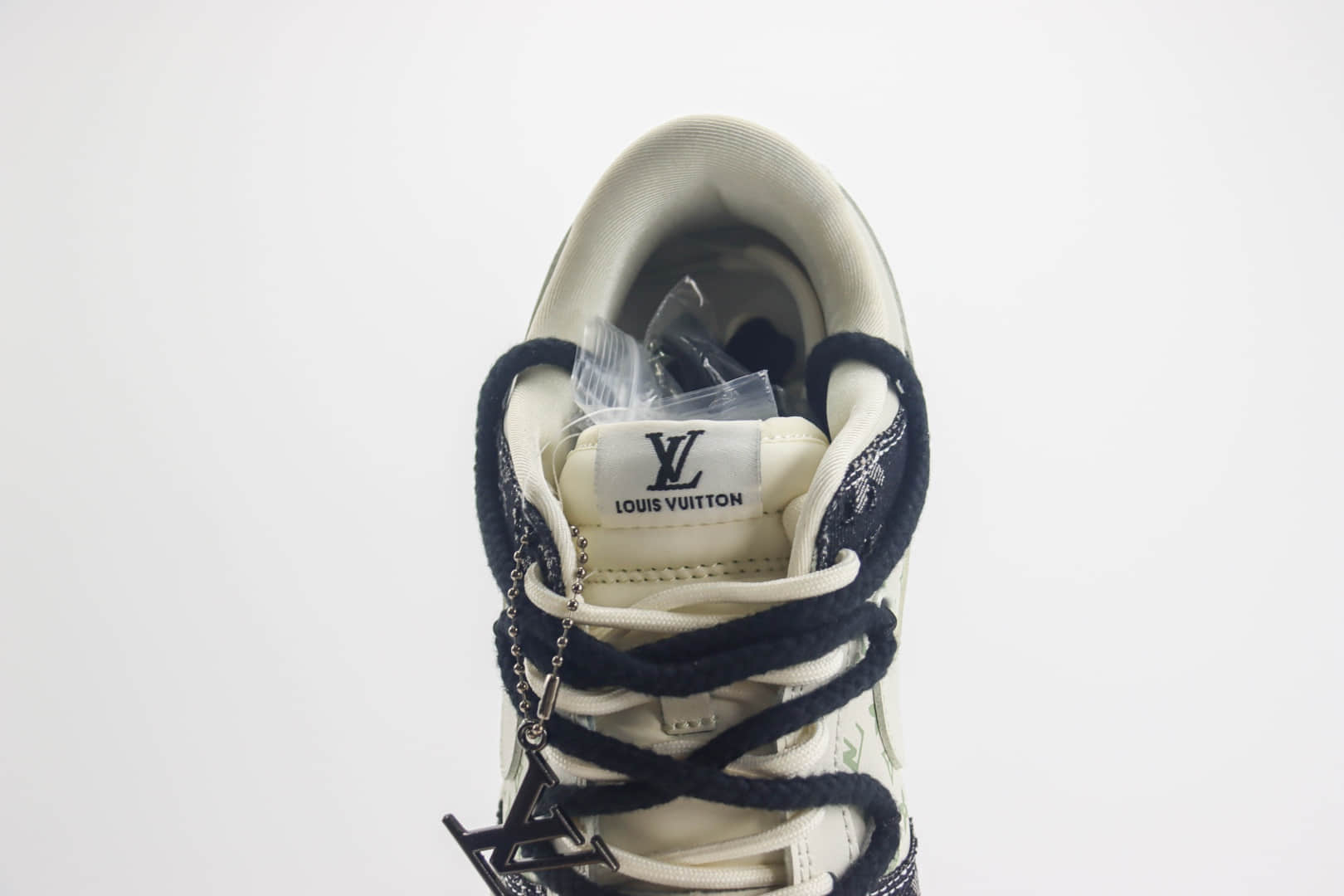 耐克Louis Vuitton x Nike Dunk Low纯原版本路易威登LV联名Dunk黑白牛仔老花解构板鞋 莆田耐克货源 货号：SJ2068-238