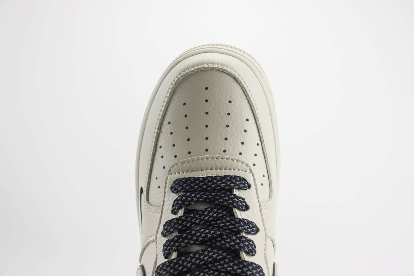 耐克Nike Air Force 1 Low纯原版本空军一号AF1白黑3M反光板鞋 莆田耐克货源 货号：MJ0319-021