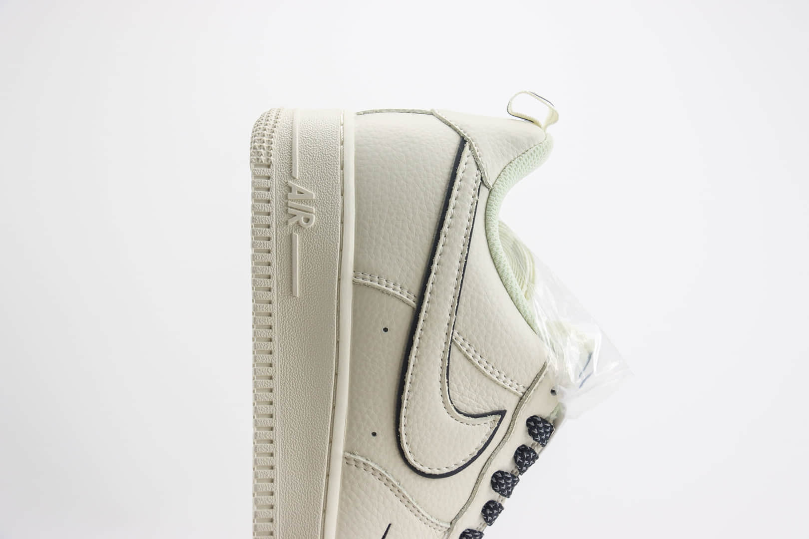 耐克Nike Air Force 1 Low纯原版本空军一号AF1白黑3M反光板鞋 莆田耐克货源 货号：MJ0319-021