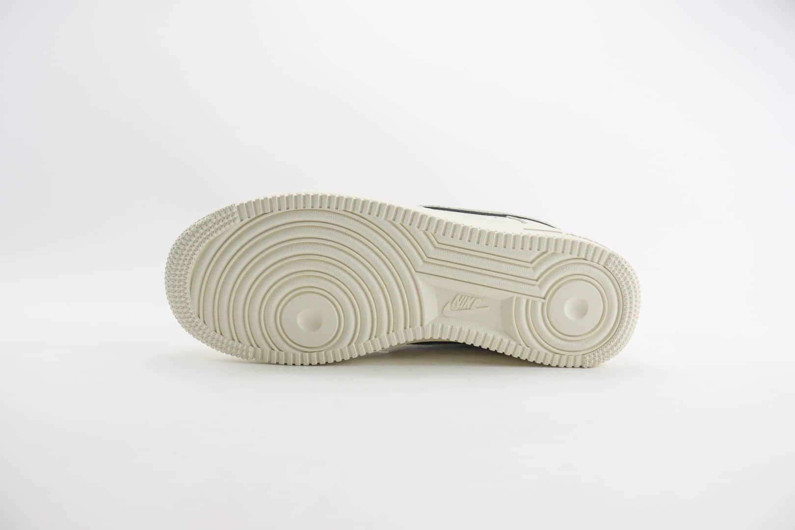 耐克Nike Air Force 1 Low纯原版本空军一号AF1白黑3M反光板鞋 莆田耐克货源 货号：MJ0319-021