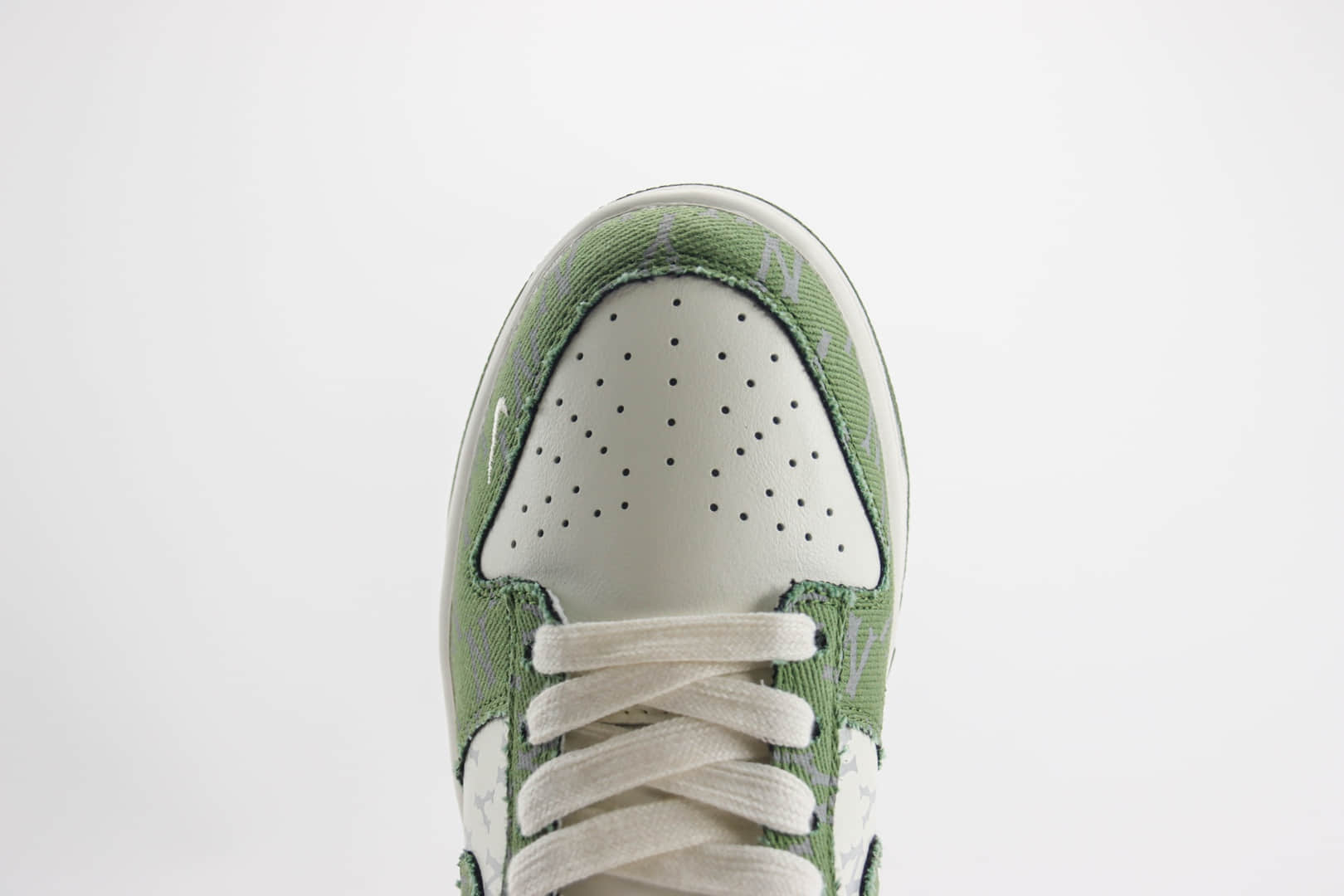 耐克MLB x Nike SB Dunk Low纯原版本低帮SB Dunk米白绿MLB联名板鞋 莆田耐克代理 货号：DQ1098-345