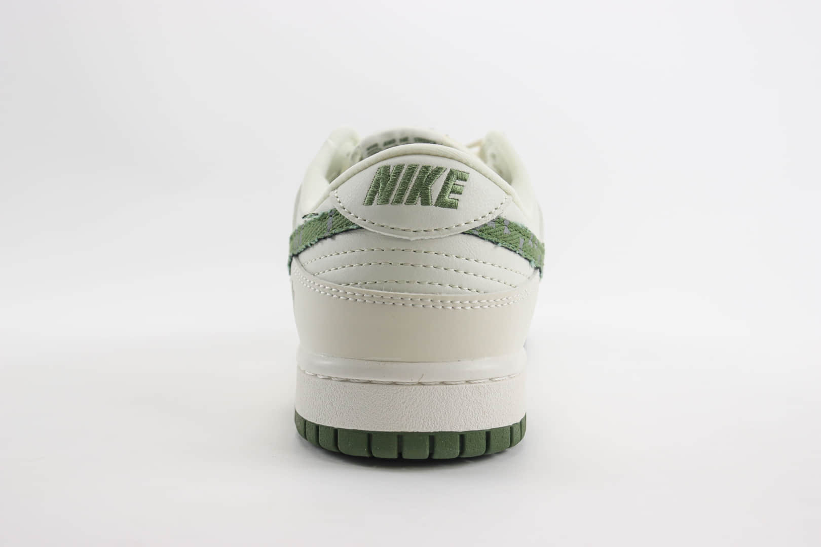耐克MLB x Nike SB Dunk Low纯原版本低帮SB Dunk米白绿MLB联名板鞋 莆田耐克代理 货号：DQ1098-345