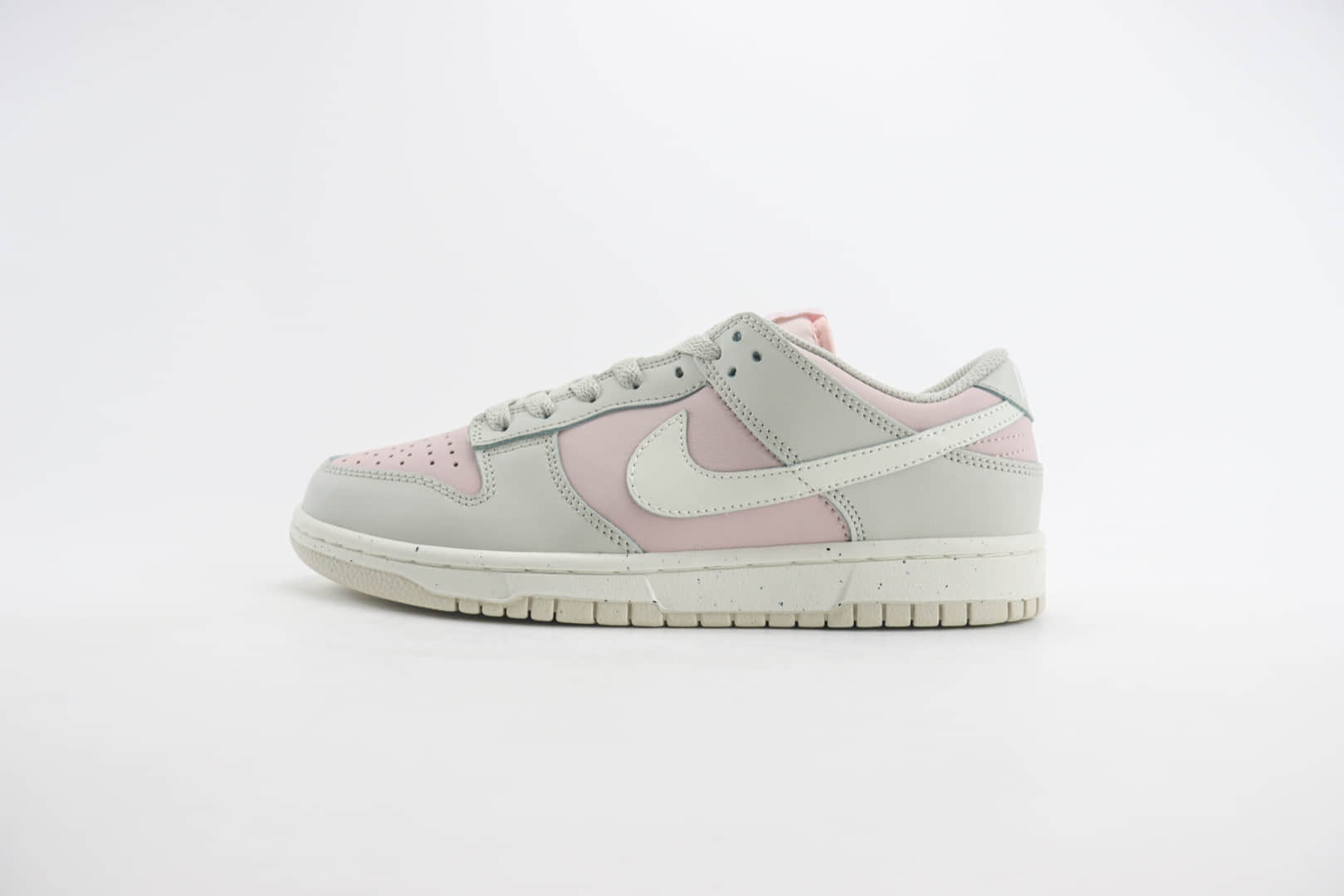 耐克Nike SB Dunk Low纯原版本低帮SB Dunk灰粉色滑板板鞋 莆田耐克工厂 货号：DD1873-001