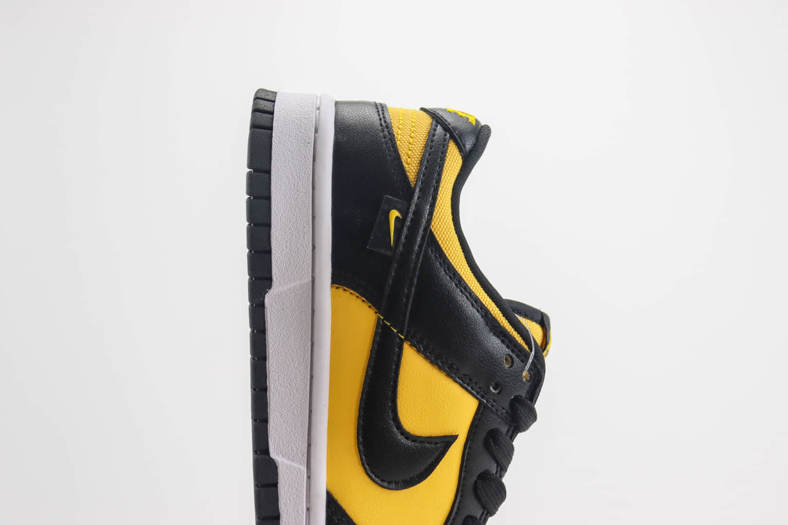耐克Nike SB Dunk Low纯原版本低帮SB Dunk黑黄色板鞋 莆田耐克代理 货号：FZ4618-001