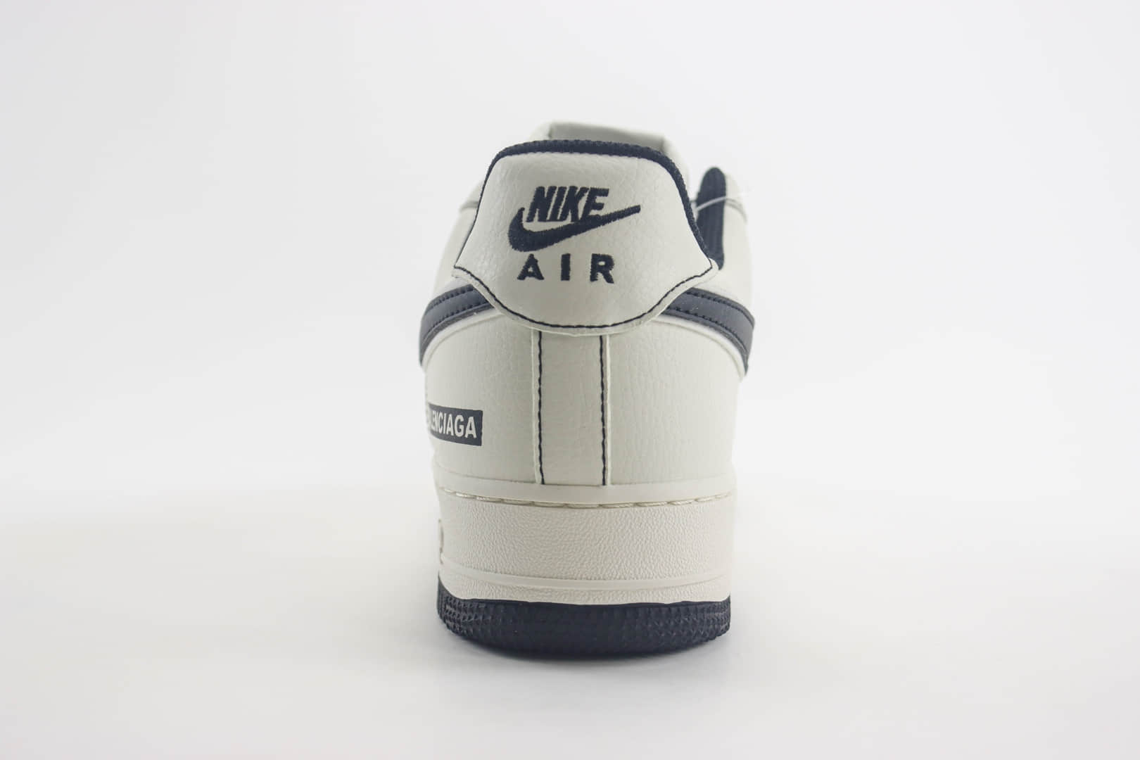 耐克BALENCIAGA x Nike Air Force 1'07 Low纯原版本巴黎世家联名空军一号AF1白黑色板鞋 莆田耐克工厂 货号:FR0538-090