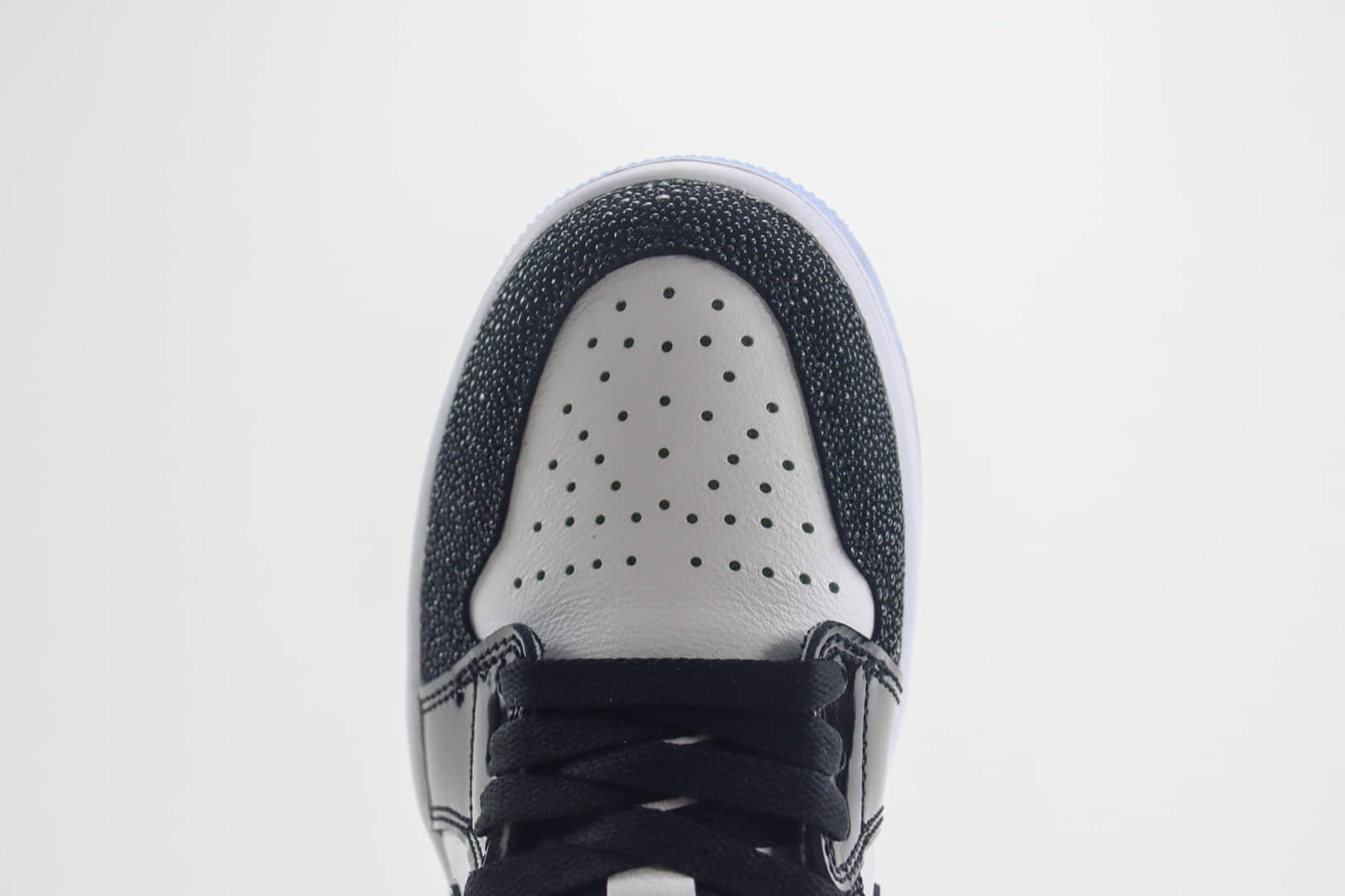 乔丹Air Jordan 1 Low Golf纯原版本高尔夫AJ1镭射漆皮黑白熊猫板鞋 莆田AJ货源 货号：FZ4159-100