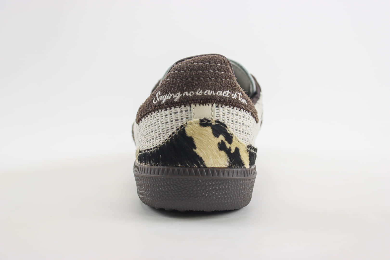 阿迪达斯Notitle x adidas Originals Samba纯原版本米棕色奶牛纹复古桑巴板鞋 莆田阿迪达斯工厂 货号：ID6024