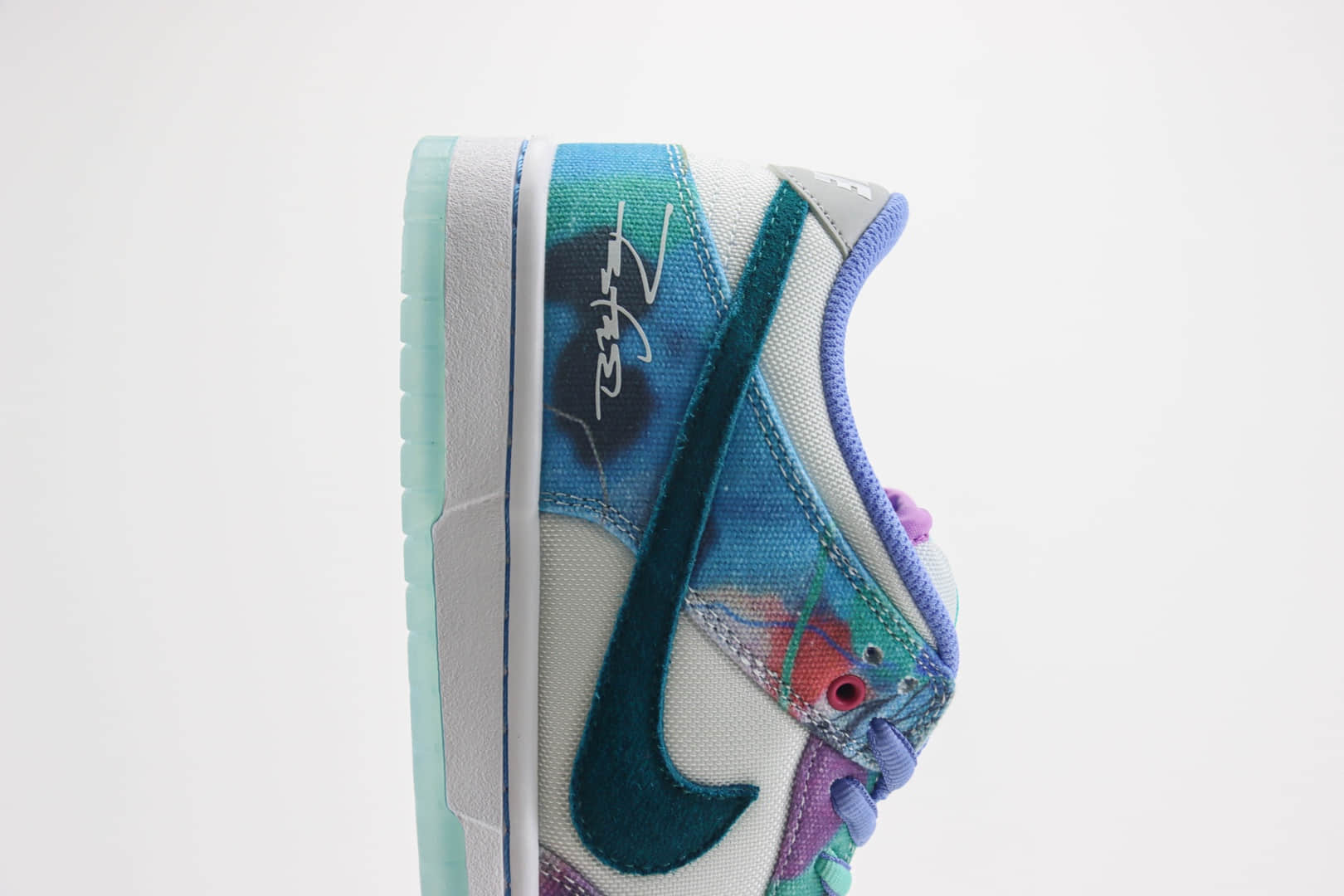 耐克Futura Laboratories x Nike SB Dunk Low纯原版本低帮SB Dunk白蓝扎染涂鸦板鞋 莆田耐克货源 货号:HF6061-400