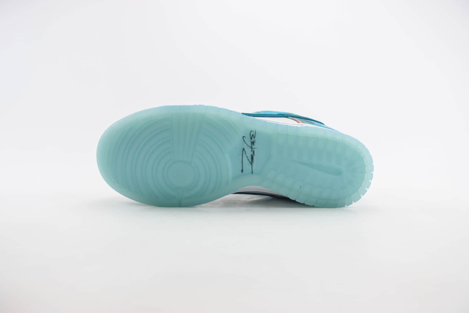 耐克Futura Laboratories x Nike SB Dunk Low纯原版本低帮SB Dunk白蓝扎染涂鸦板鞋 莆田耐克货源 货号:HF6061-400
