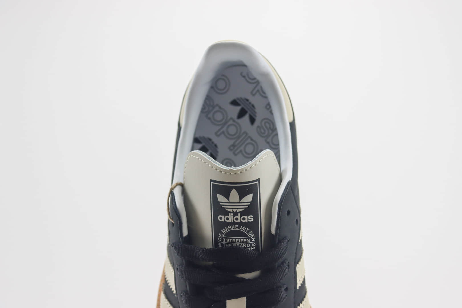 阿迪达斯adidas originals Samba纯原版本桑巴黑米白低帮板鞋 莆田阿迪达斯代理 货号：IE5836