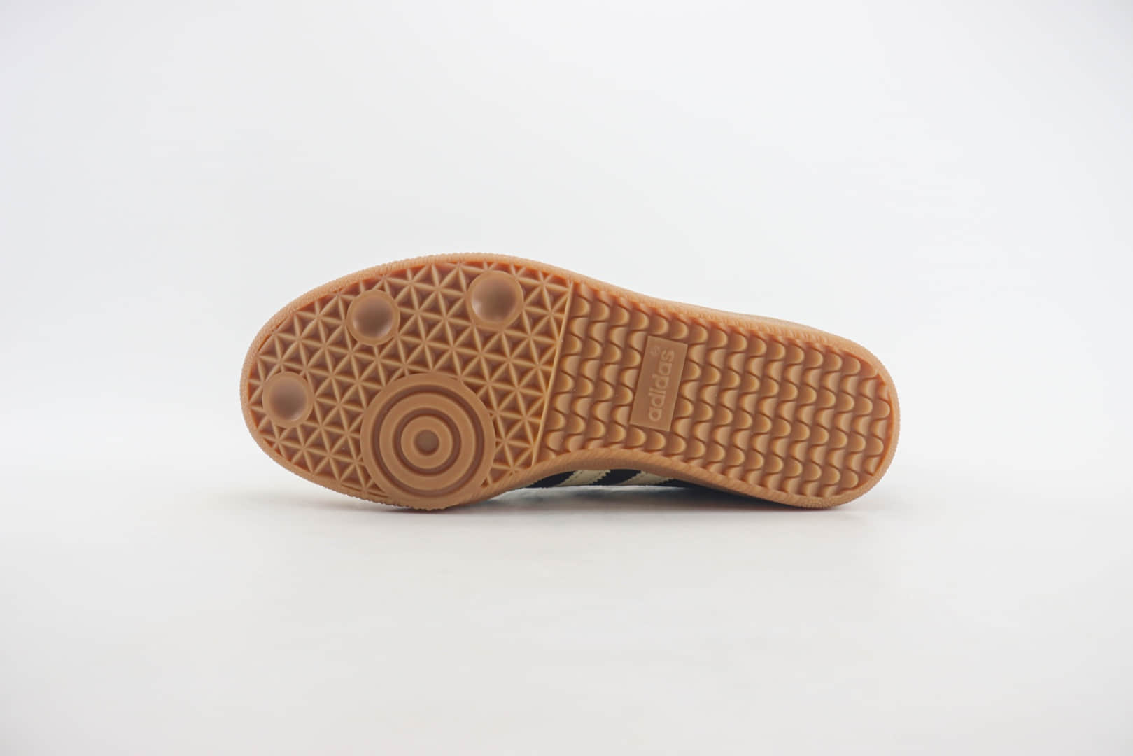 阿迪达斯adidas originals Samba纯原版本桑巴黑米白低帮板鞋 莆田阿迪达斯代理 货号：IE5836