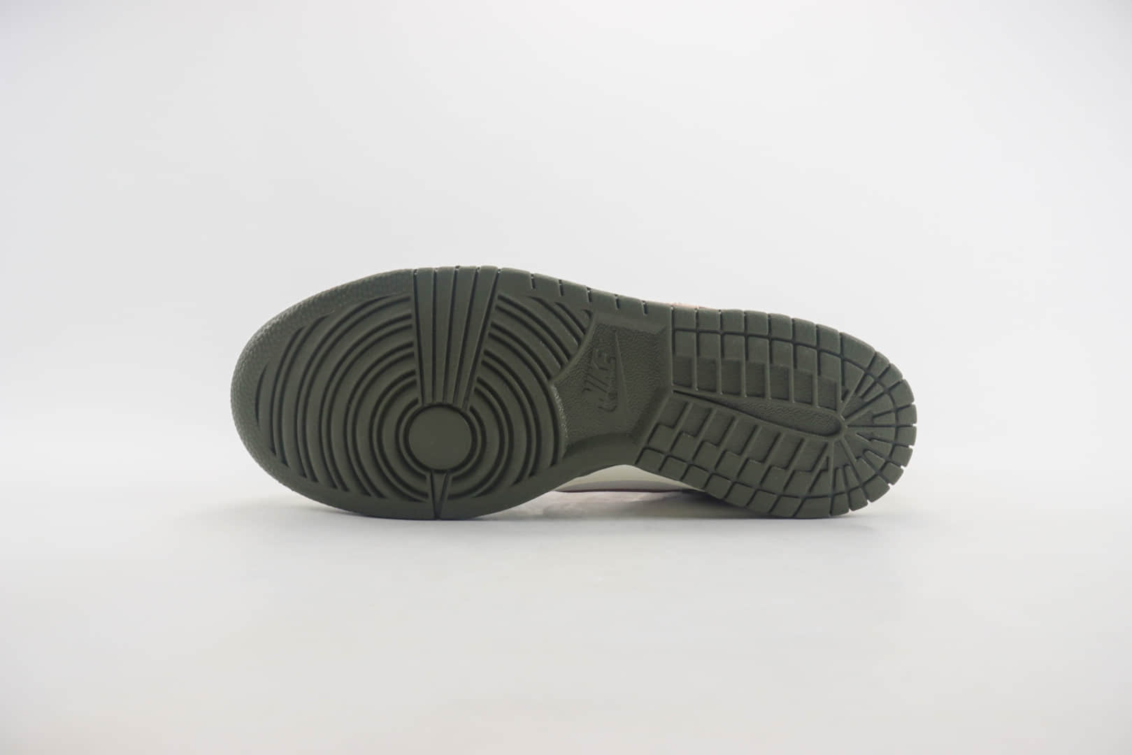 耐克Nike SB Dunk Low纯原版本低帮SB Dunk白橄榄绿滑板板鞋 莆田耐克工厂 货号：FQ8250-200