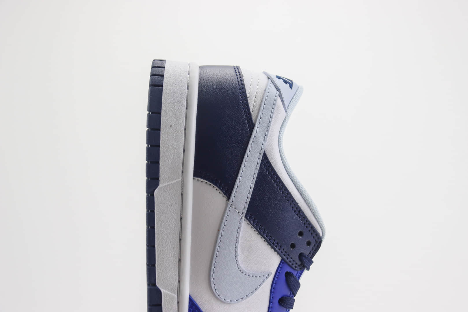 耐克Nike SB Dunk Low纯原版本低帮SB Dunk白灰蓝拼接滑板板鞋 莆田耐克代理 货号:FQ8826-100