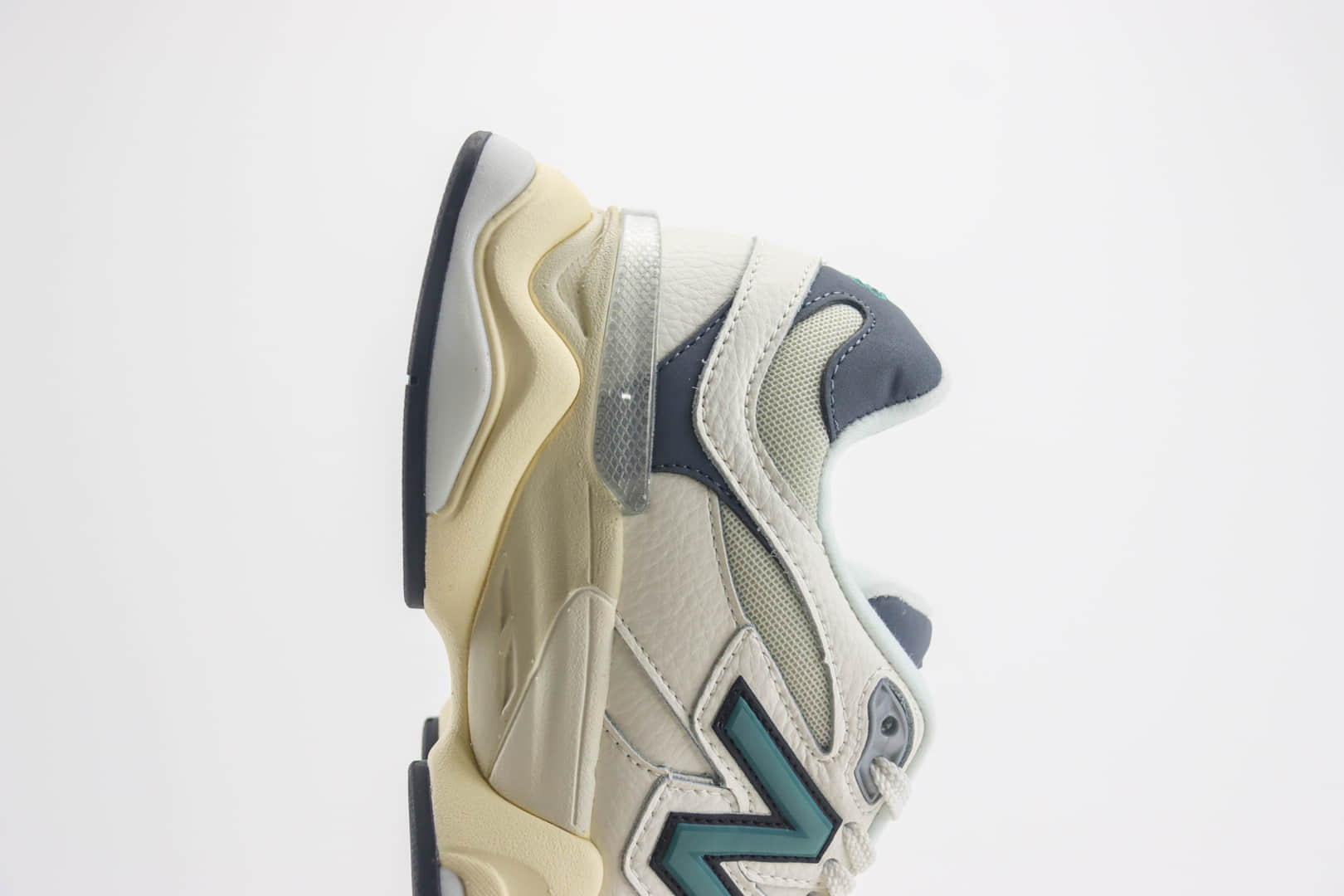 新百伦New Balance 9060纯原版本NB9060白蓝绿复古慢跑鞋 莆田新百伦货源 货号：U9060ESD