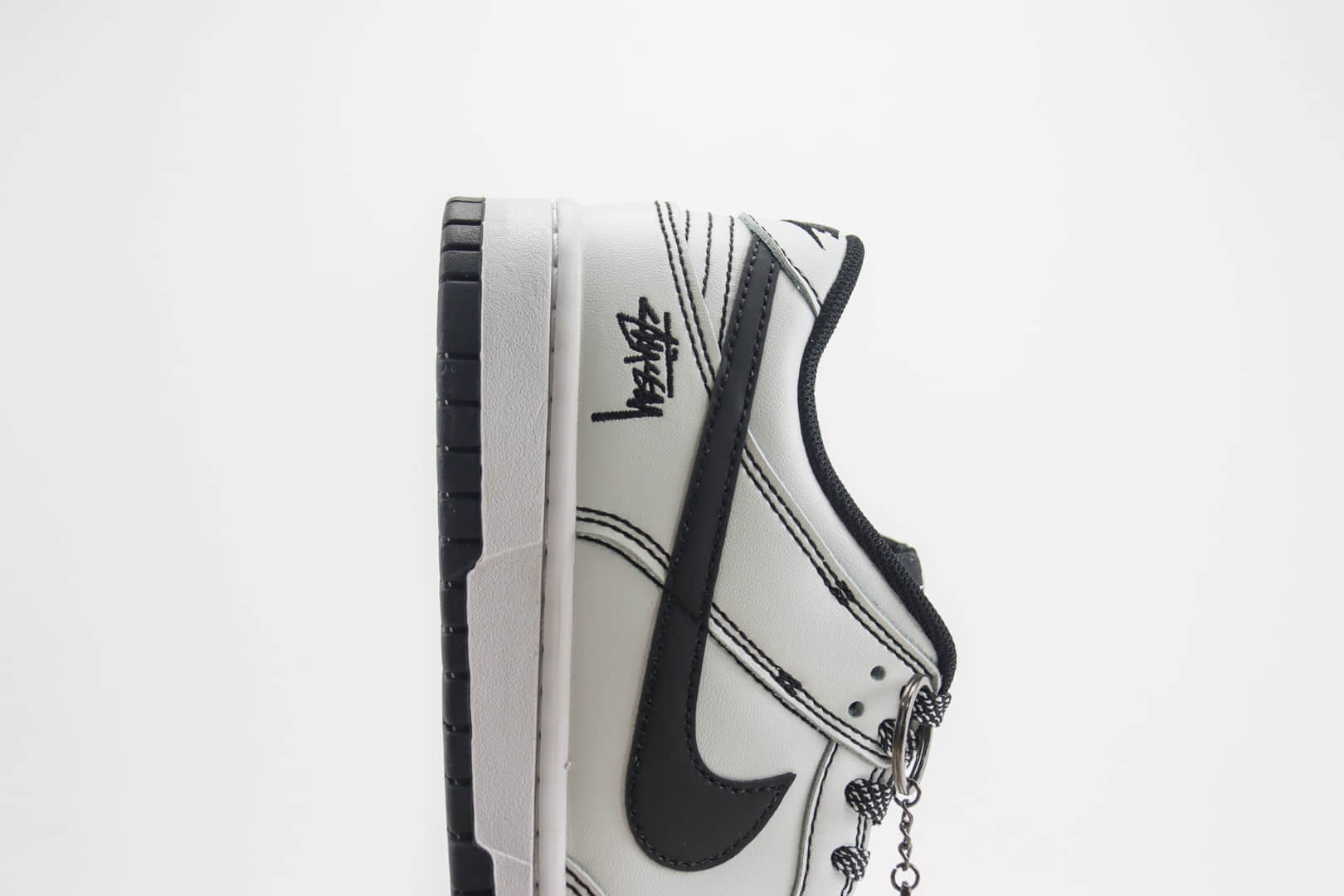 耐克Stussy x Nike Dunk Low纯原版本斯图西联名Dunk白黑缝线板鞋 莆田天花板Dunk 货号:FC1688-137