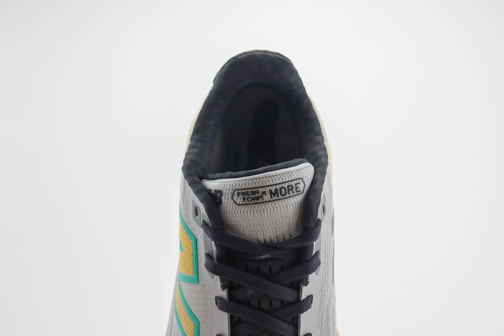 新百伦New Balance Fresh Foam纯原版本灰绿黄超轻量运动鞋 莆田新百伦货源 货号：MMORCG5