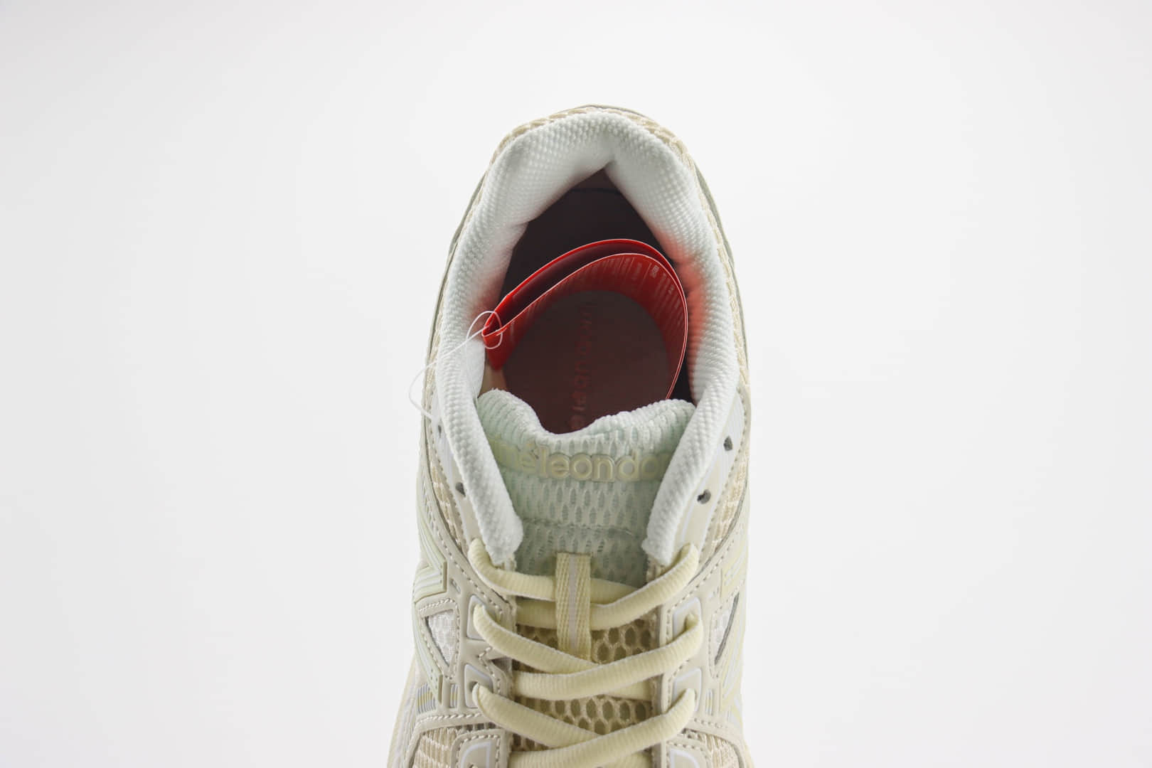 新百伦New Balance 860V2纯原版本淡黄色NB860V2复古透气慢跑鞋 莆田新百伦货源 货号：ML860AH2