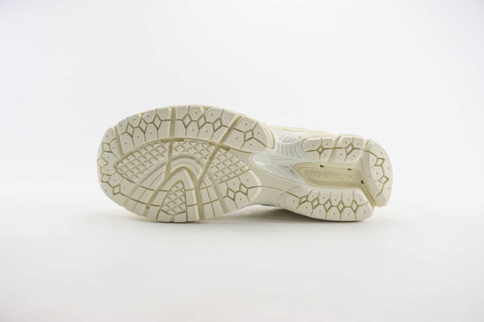 新百伦New Balance 860V2纯原版本淡黄色NB860V2复古透气慢跑鞋 莆田新百伦货源 货号：ML860AH2