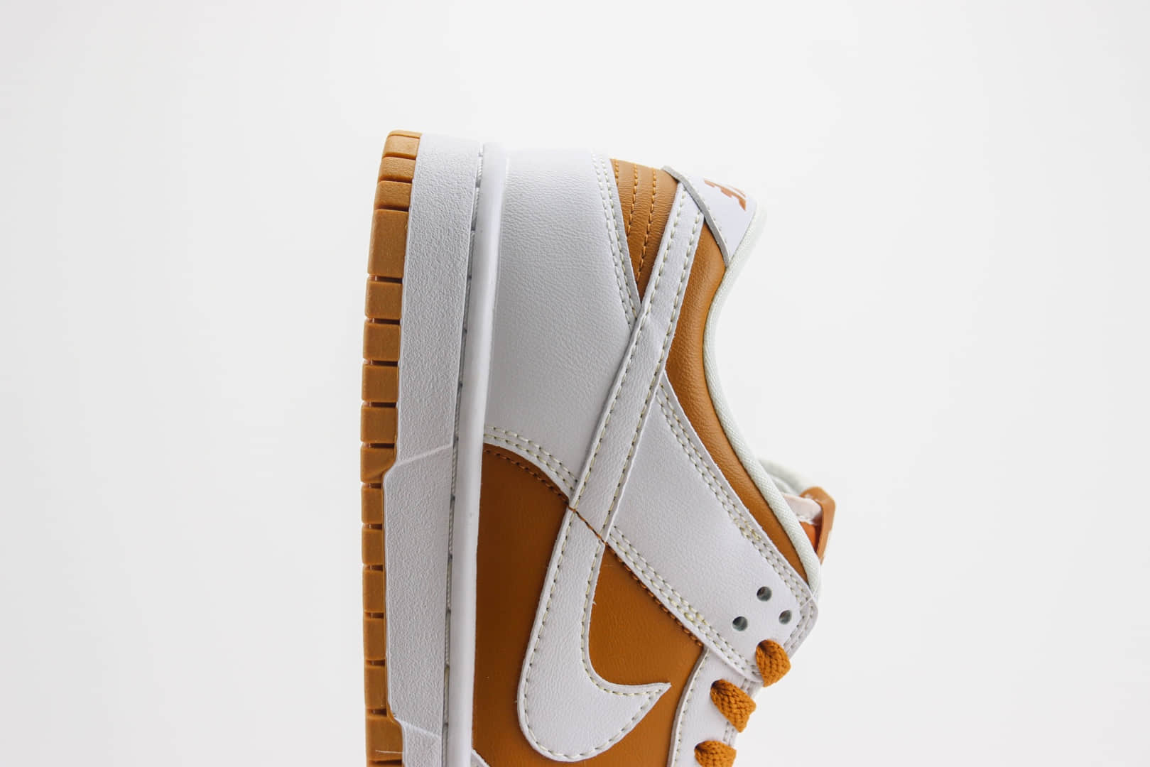 耐克Nike SB Dunk Low纯原版本低帮SB Dunk白棕色滑板板鞋 莆田耐克代理 货号：FQ6965-700