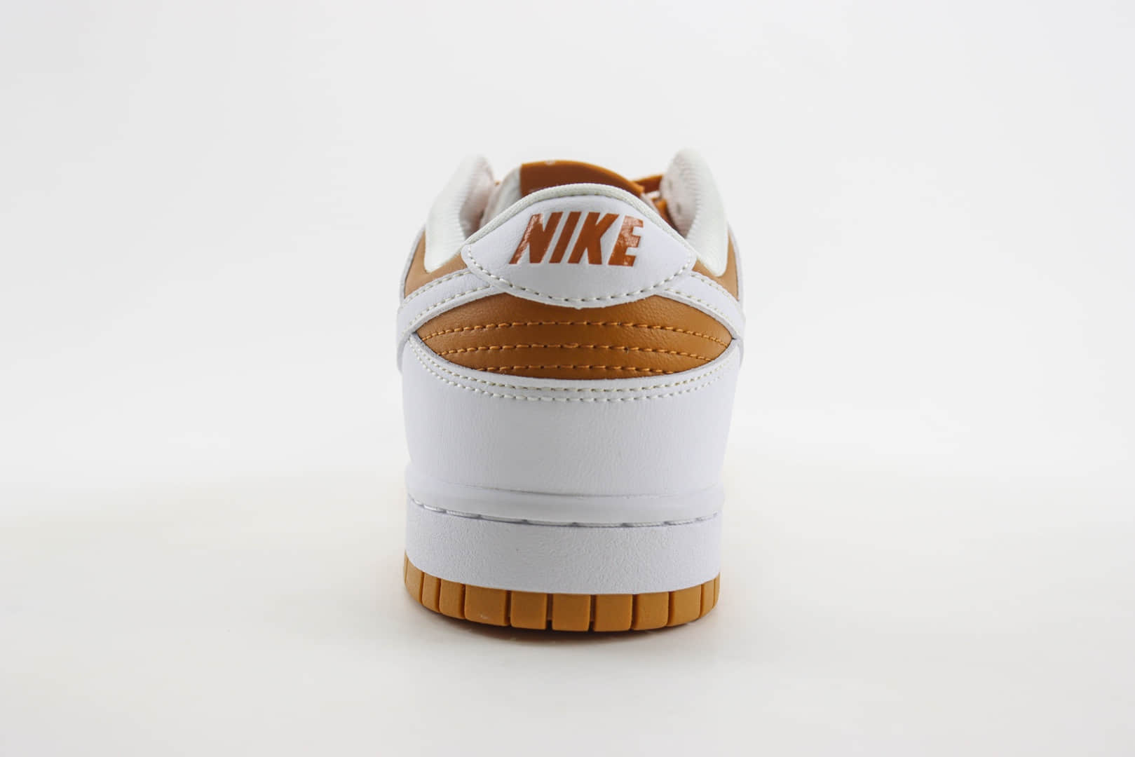耐克Nike SB Dunk Low纯原版本低帮SB Dunk白棕色滑板板鞋 莆田耐克代理 货号：FQ6965-700