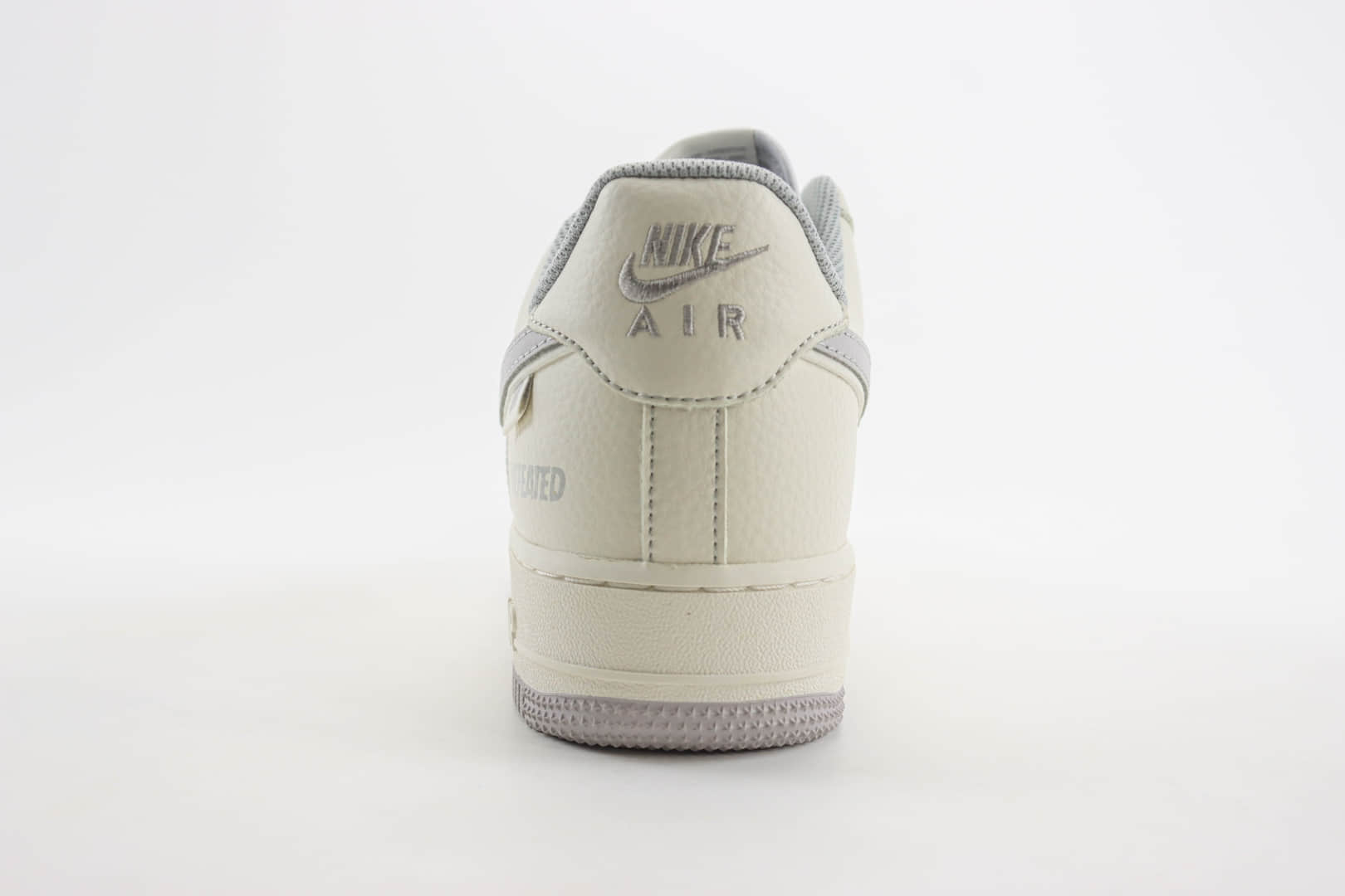 耐克Undefeated x Nike Air Force 1纯原版本空军一号AF1米灰麻绳板鞋 莆田耐克代理 货号：UT2023-203