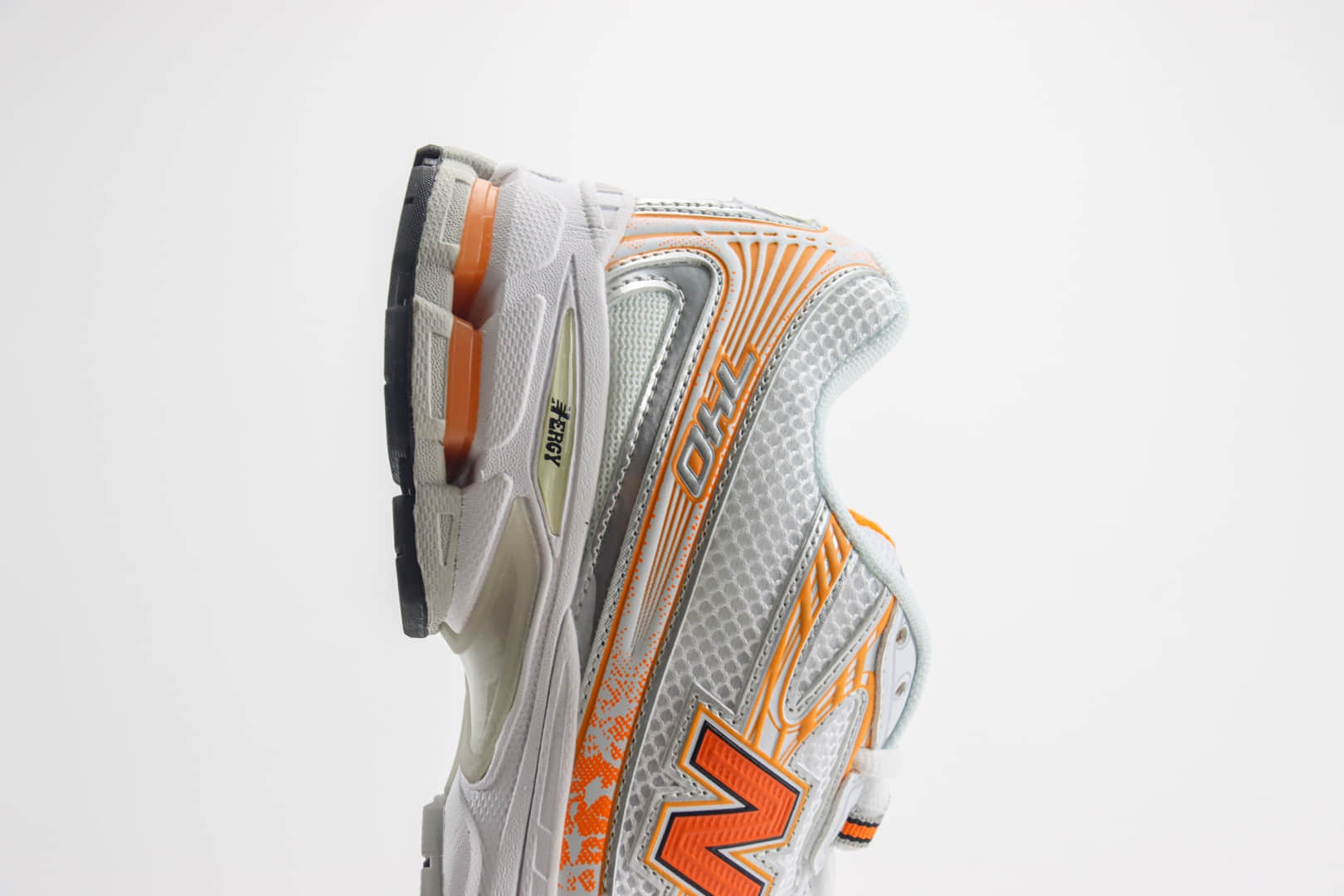 新百伦New Balance 740纯原版本NB740白橙色复古跑鞋 莆田新百伦货源 货号:MR740SE