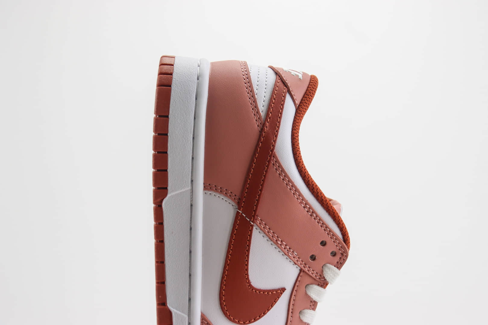 耐克Nike SB Dunk Low纯原版本低帮SB Dunk白粉红滑板板鞋 莆田耐克代理 货号：FQ8876-618