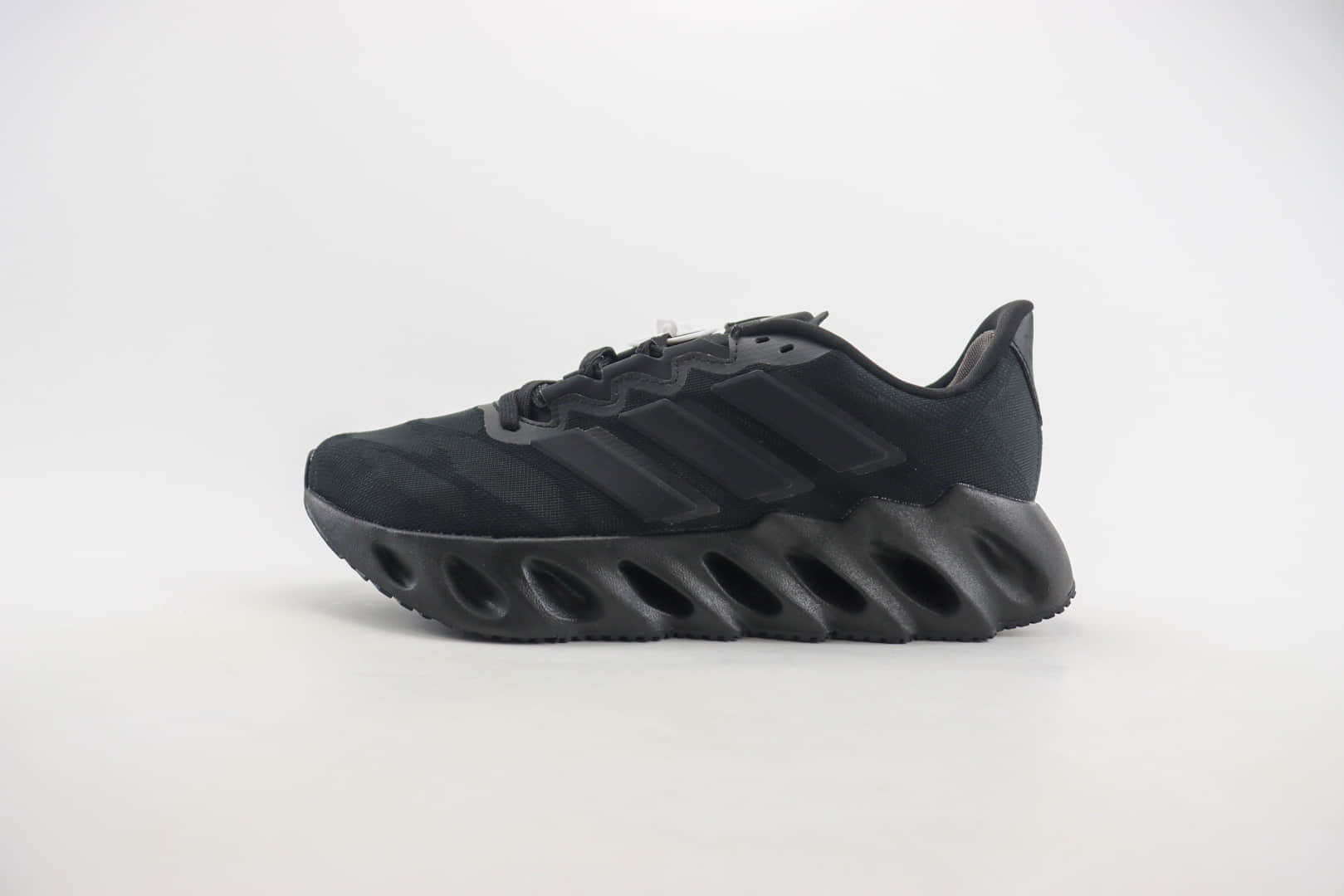 阿迪达斯adidas Switch FWD纯原版本阿尔法黑武士爆米花跑鞋 莆田阿迪达斯工厂 货号：ID1779
