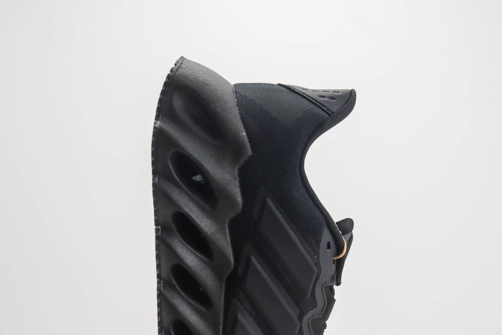 阿迪达斯adidas Switch FWD纯原版本阿尔法黑武士爆米花跑鞋 莆田阿迪达斯工厂 货号：ID1779