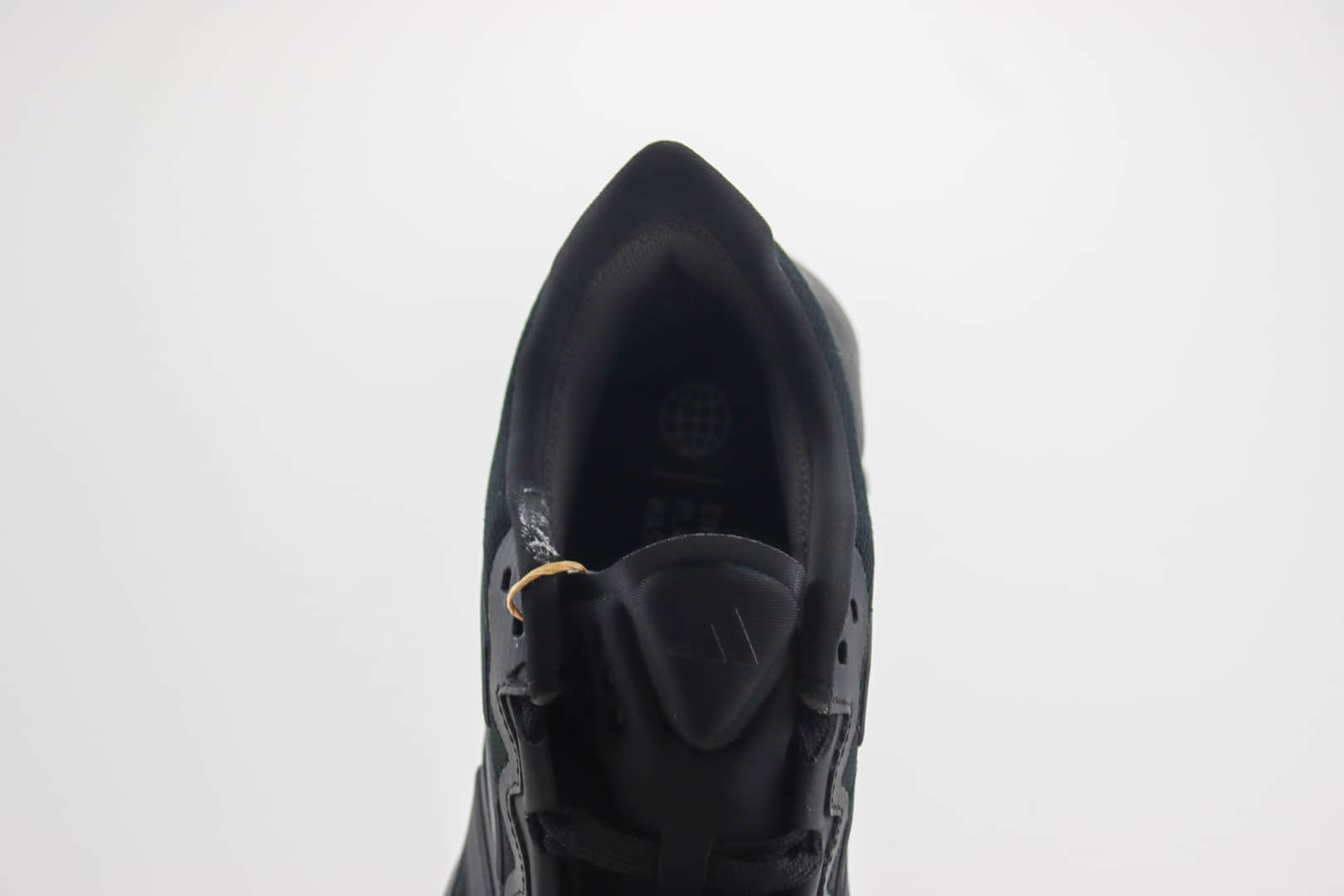 阿迪达斯adidas Switch FWD纯原版本阿尔法黑武士爆米花跑鞋 莆田阿迪达斯工厂 货号：ID1779