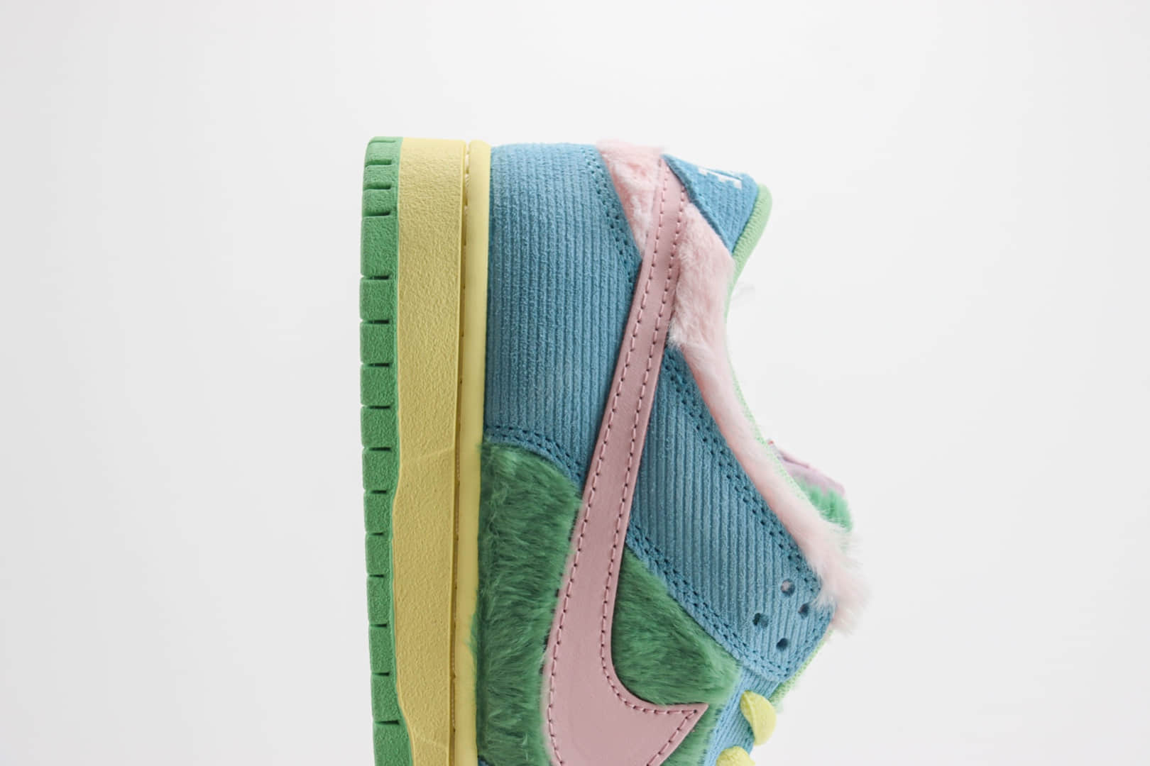 耐克Nike SB Dunk Low纯原版本低帮SB Dunk丑小鸭蓝绿粉板鞋 莆田耐克货源 货号：FN6040-400