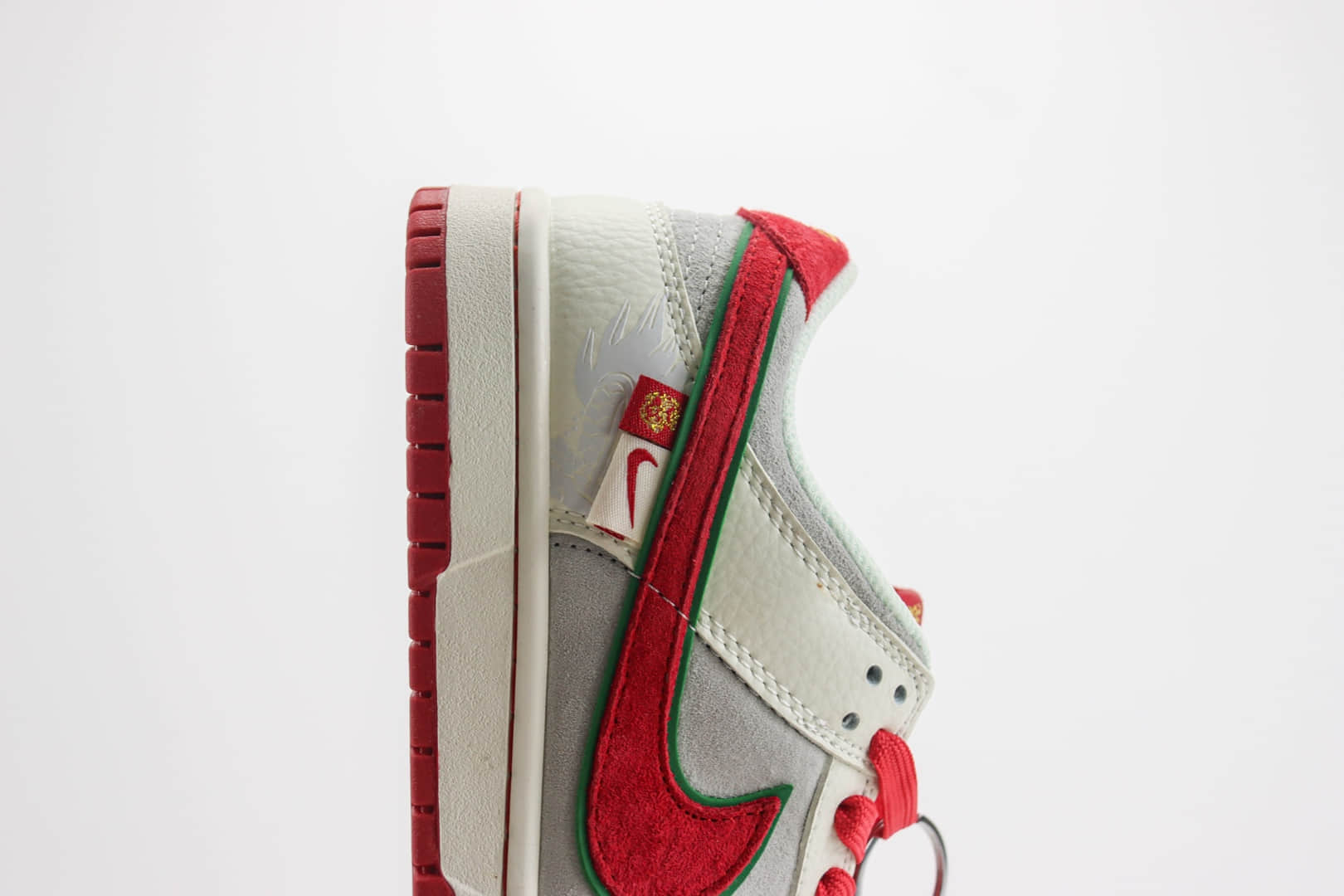 耐克Nike SB Dunk Low纯原版本低帮SB Dunk龙年限定板鞋 莆田耐克代理 货号：CR8033-506