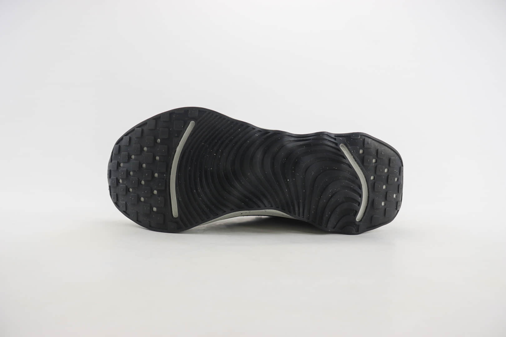 耐克Nike Motiva纯原版本灰色波浪缓震跑鞋 莆田复刻鞋货源 货号：DV1237-002