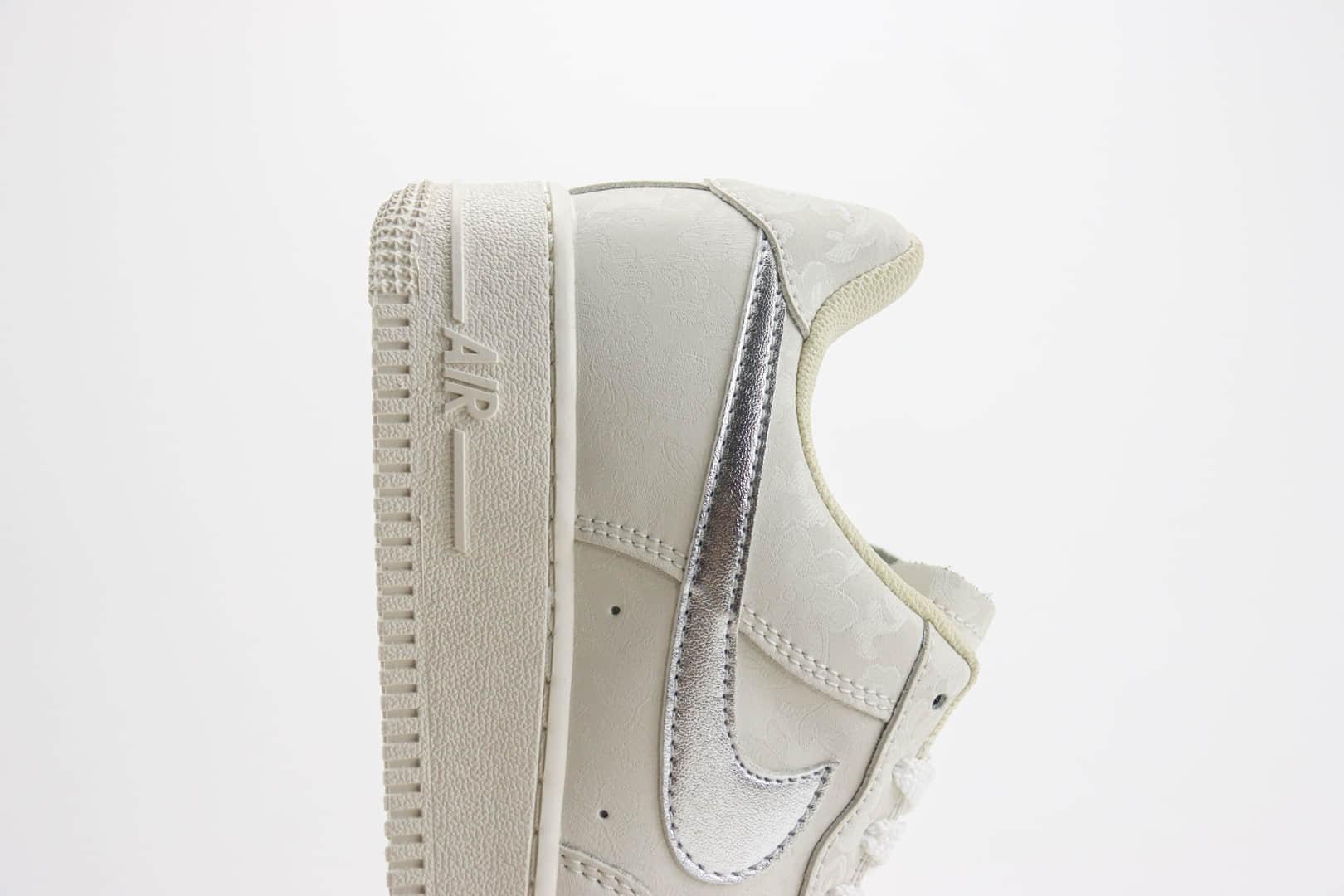 耐克Nike Air Force 1纯原版本空军一号AF1白灰银板鞋 莆田耐克代理 货号:AF2406-110