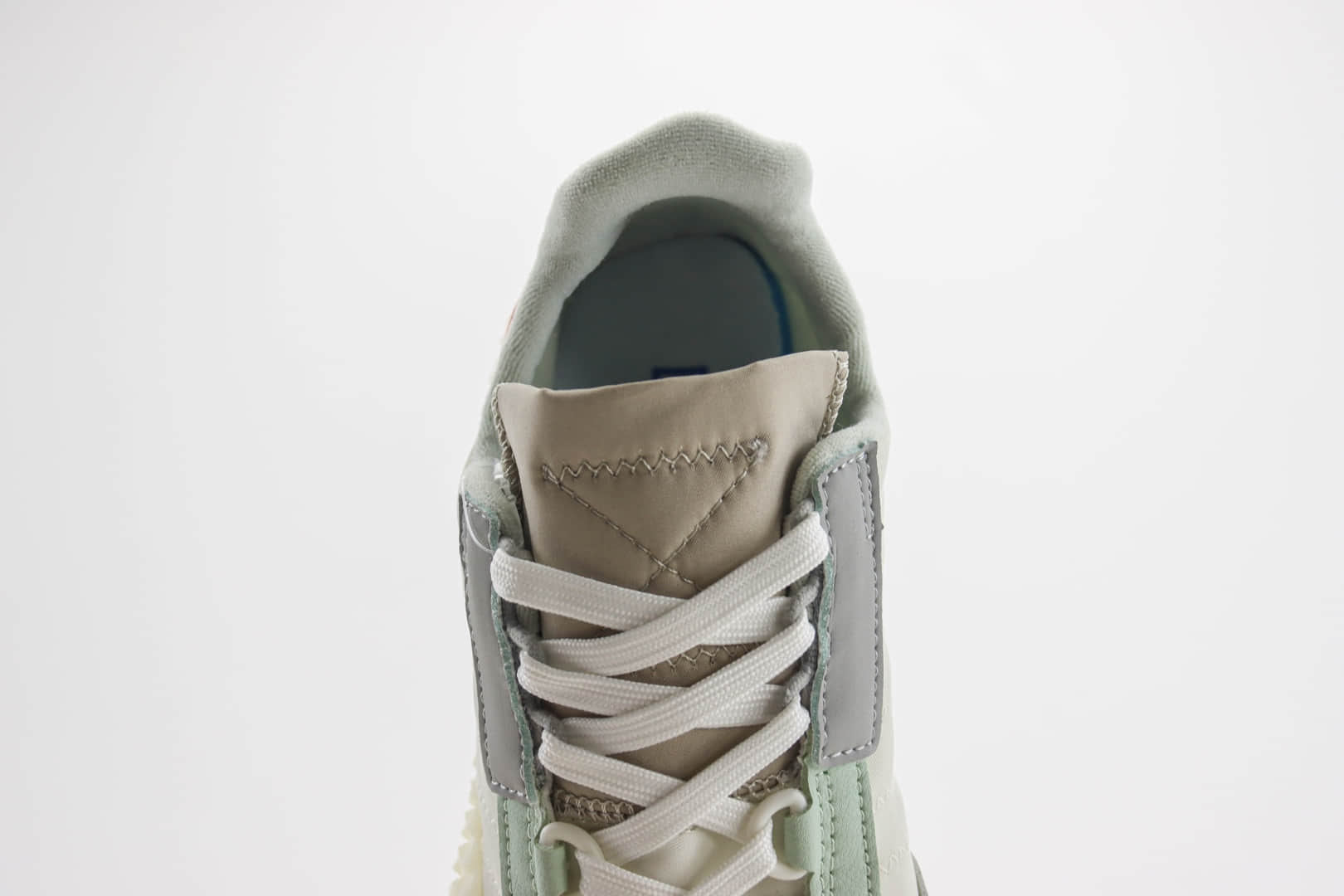 阿迪达斯adidas Originals Country Kamanda卡曼达白灰红绿章鱼卷训练鞋 莆田复刻鞋货源 货号：FV3162