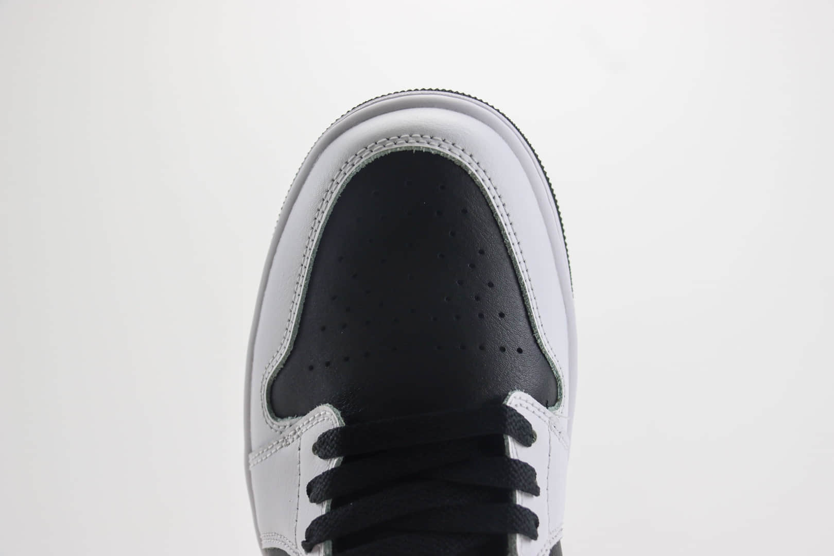 乔丹Air Jordan 1 Low Reverse Panda纯原版本低帮AJ1白黑金钩板鞋 莆田AJ1货源 货号：553558-172