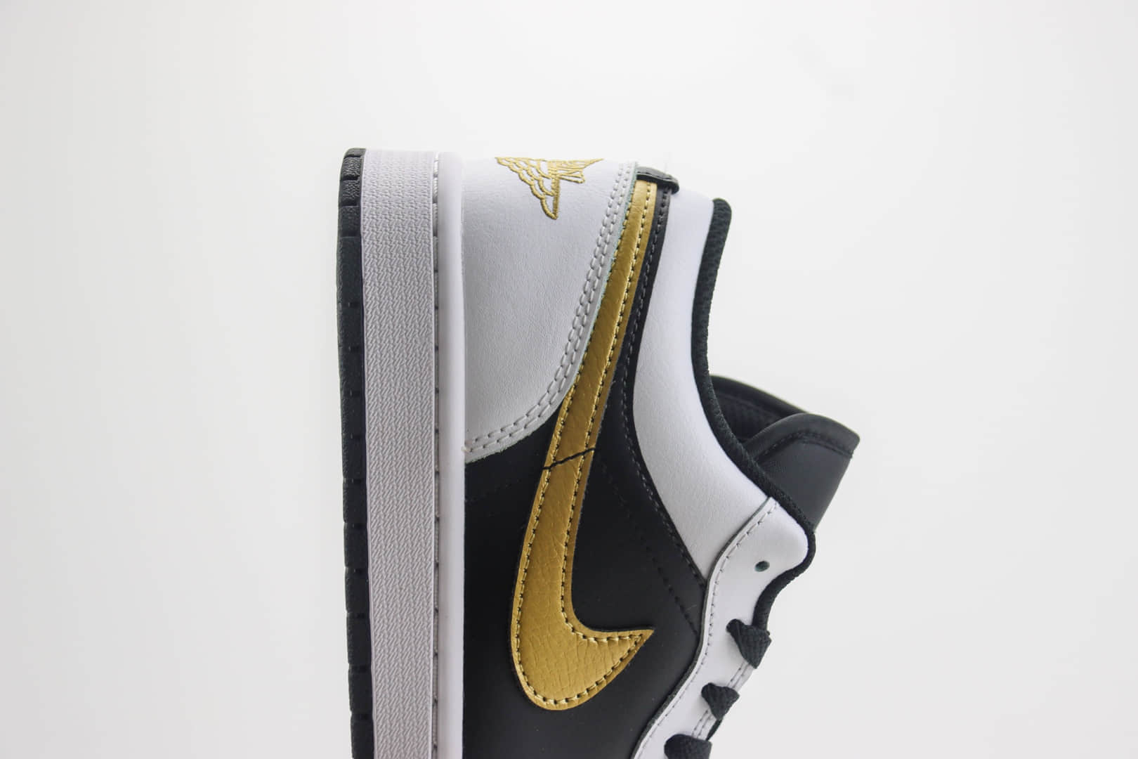乔丹Air Jordan 1 Low Reverse Panda纯原版本低帮AJ1白黑金钩板鞋 莆田AJ1货源 货号：553558-172