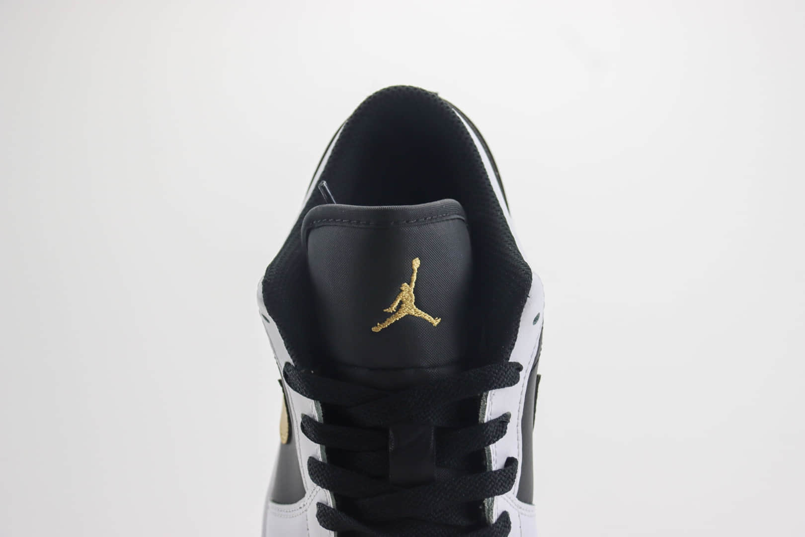 乔丹Air Jordan 1 Low Reverse Panda纯原版本低帮AJ1白黑金钩板鞋 莆田AJ1货源 货号：553558-172