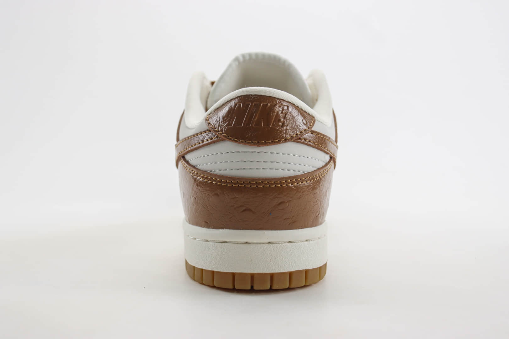 耐克Nike SB Dunk Low纯原版本低帮SB Dunk白棕巧克力板鞋 莆田耐克货源 货号：FJ2260-001