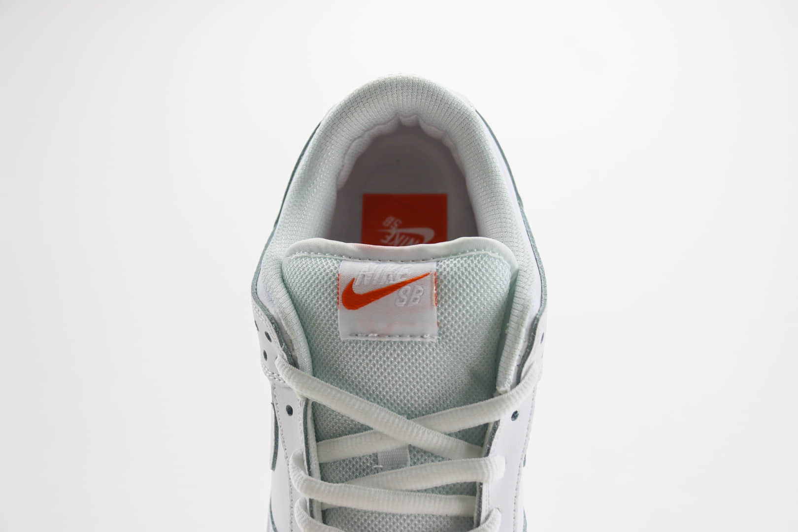 耐克Nike SB Dunk Low纯原版本低帮SB Dunk纯白板鞋 莆田耐克工厂 货号：FJ1674-100