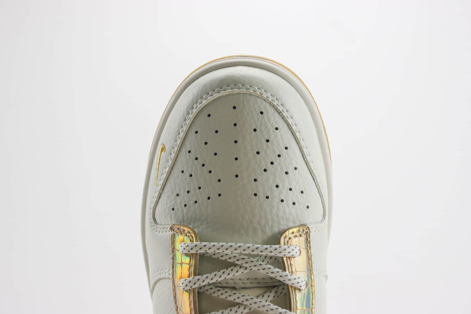 耐克CLOT x Nike SB Dunk Low纯原版本陈冠希联名SB Dunk米白金板鞋 莆田耐克货源 货号：JH8310-948
