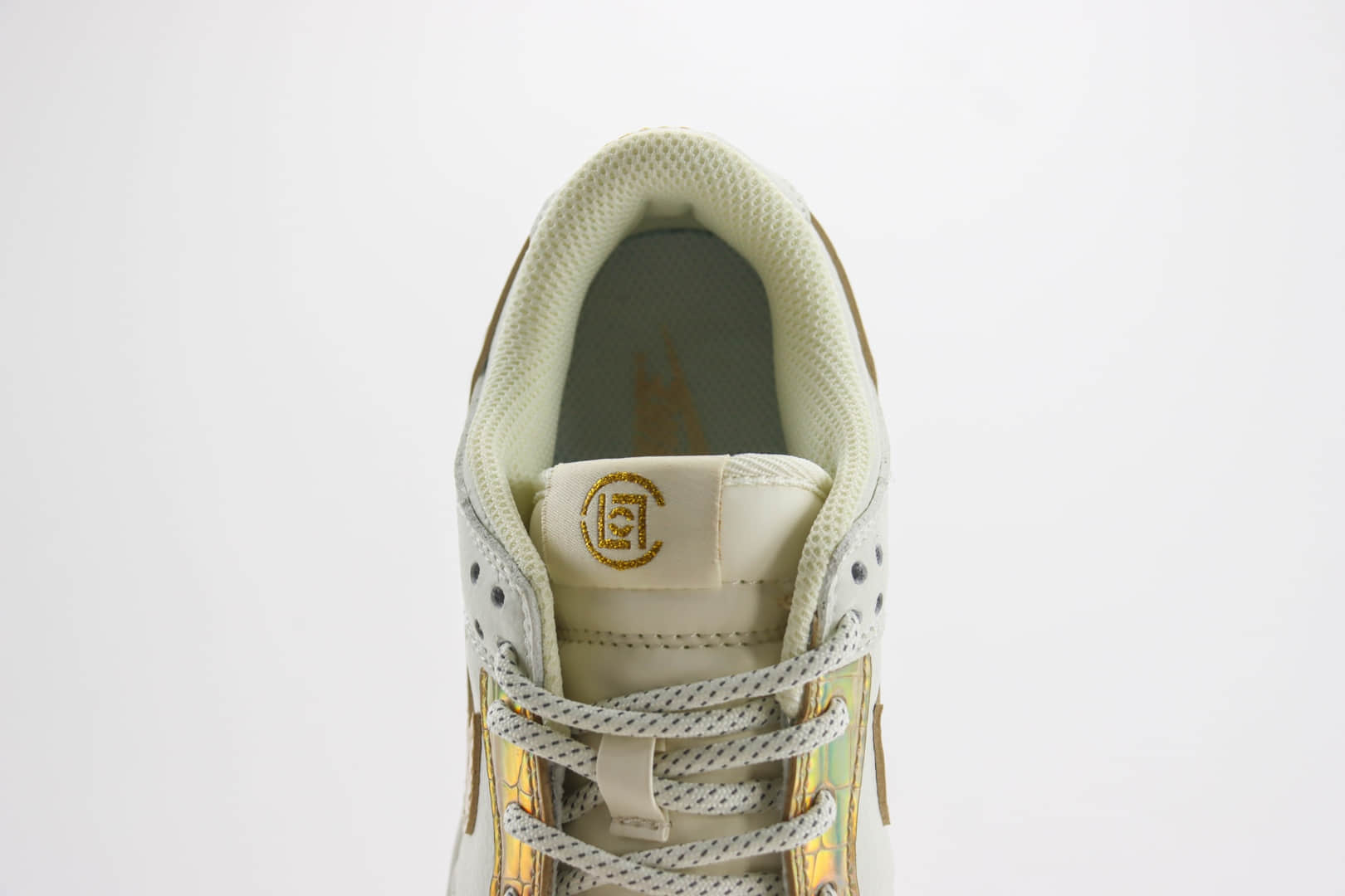 耐克CLOT x Nike SB Dunk Low纯原版本陈冠希联名SB Dunk米白金板鞋 莆田耐克货源 货号：JH8310-948