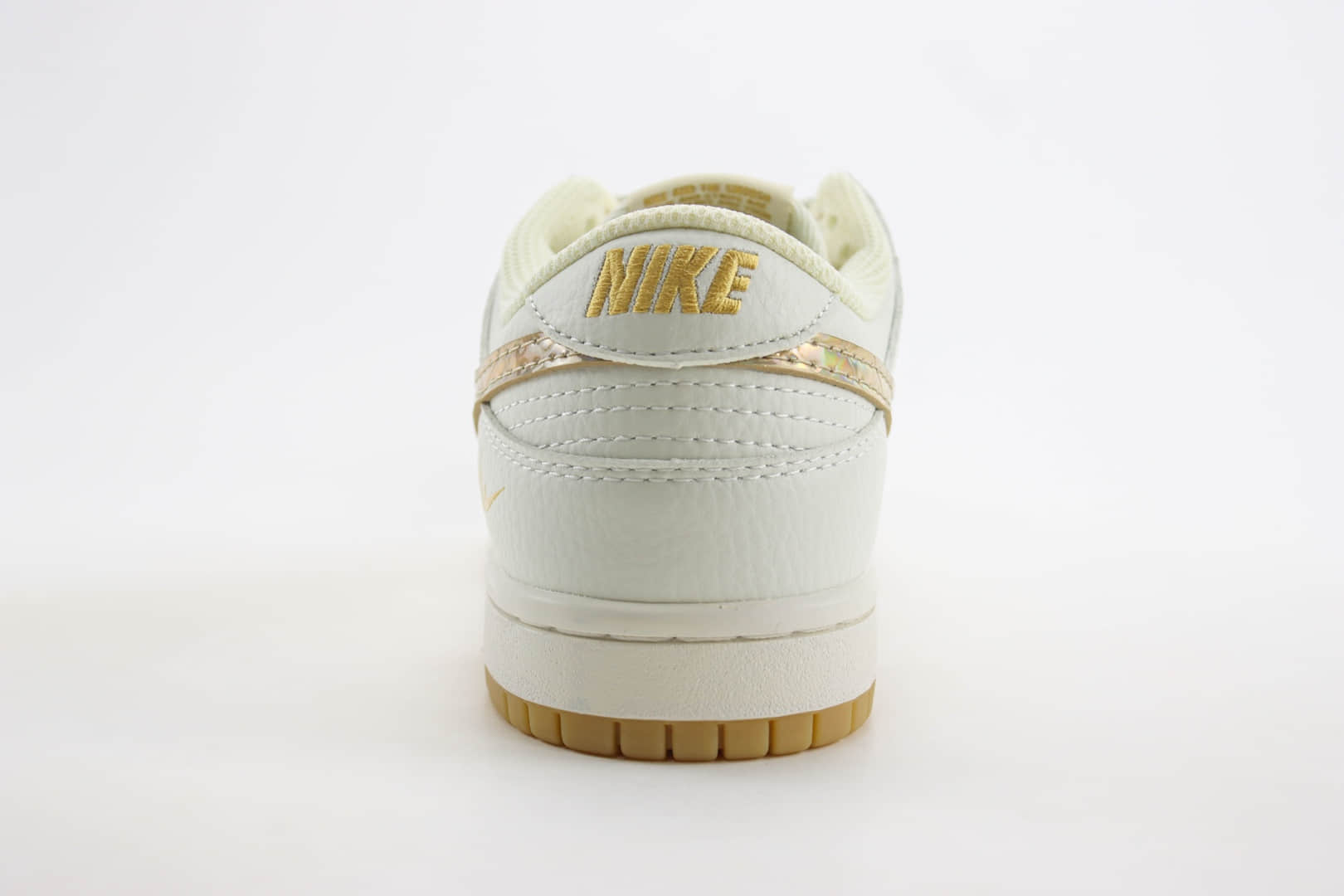 耐克CLOT x Nike SB Dunk Low纯原版本陈冠希联名SB Dunk米白金板鞋 莆田耐克货源 货号：JH8310-948