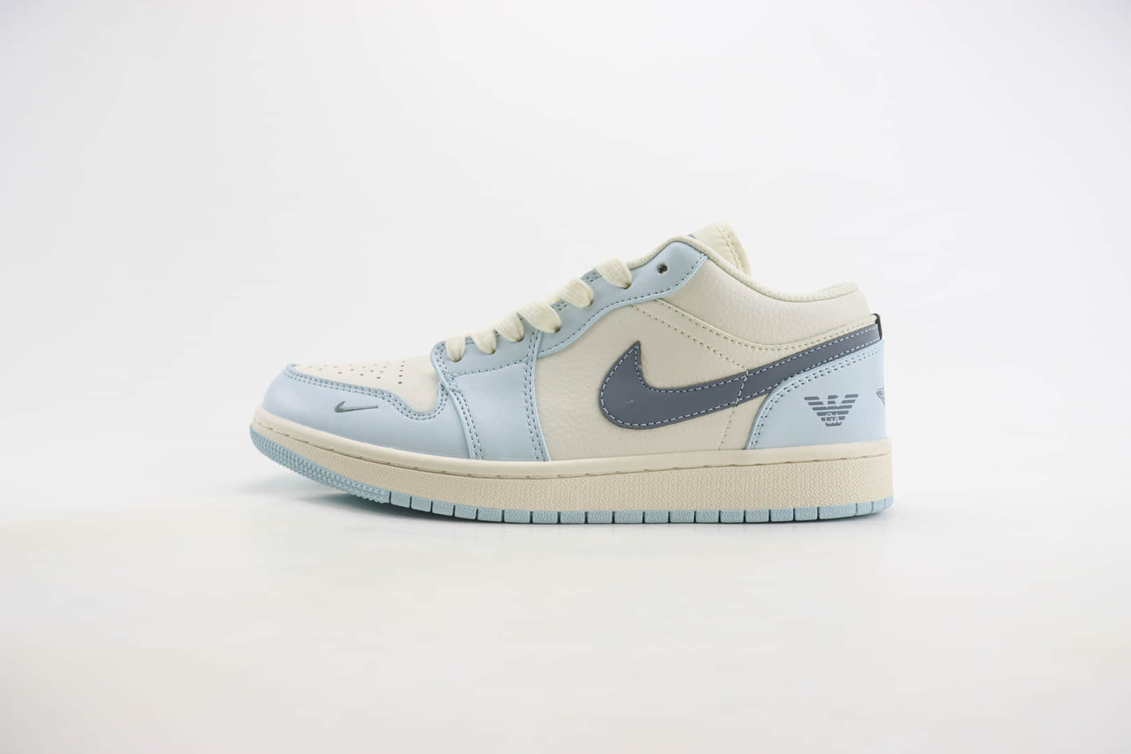 乔丹Air Jordan 1 Retro Low x Armani低帮AJ1白蓝色板鞋 莆田AJ系列代理 货号：WG8850-012