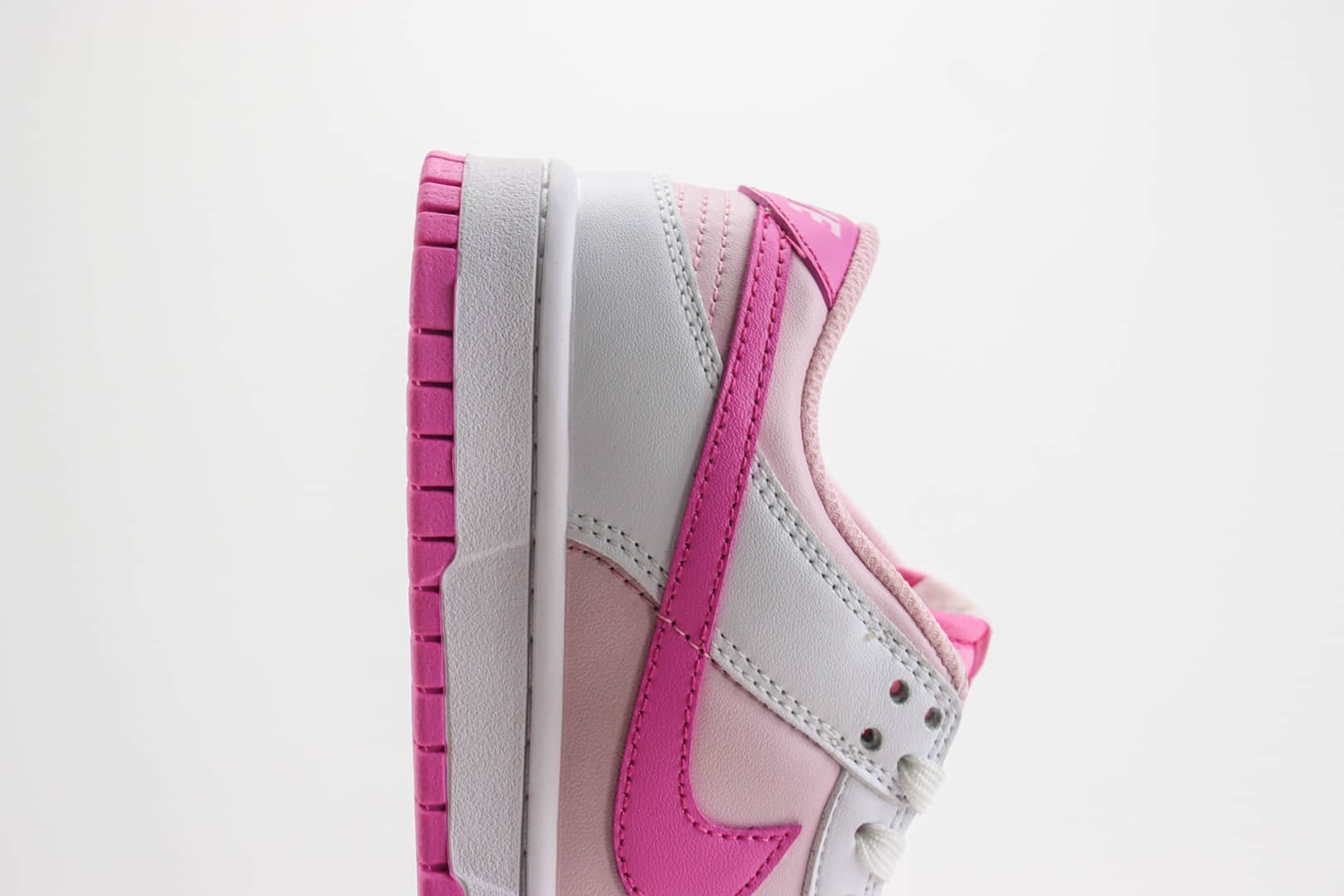 耐克Nike SB Dunk Low纯原版本粉白SB Dunk情人节低帮板鞋 莆田复刻鞋货源 货号:HQ1181-661