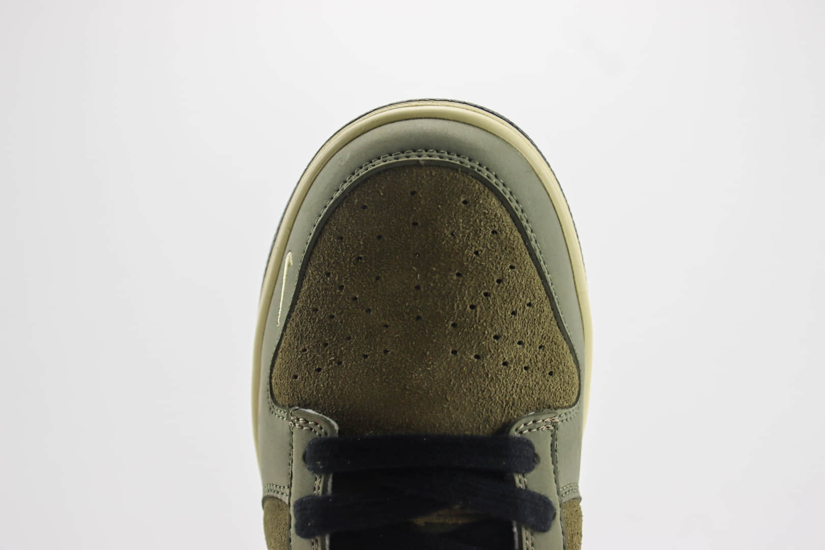 耐克Undefeated x Nike Dunk SB Low纯原版本三道杠SB Dunk军绿色板鞋 莆田耐克代理 货号：JH8037-921