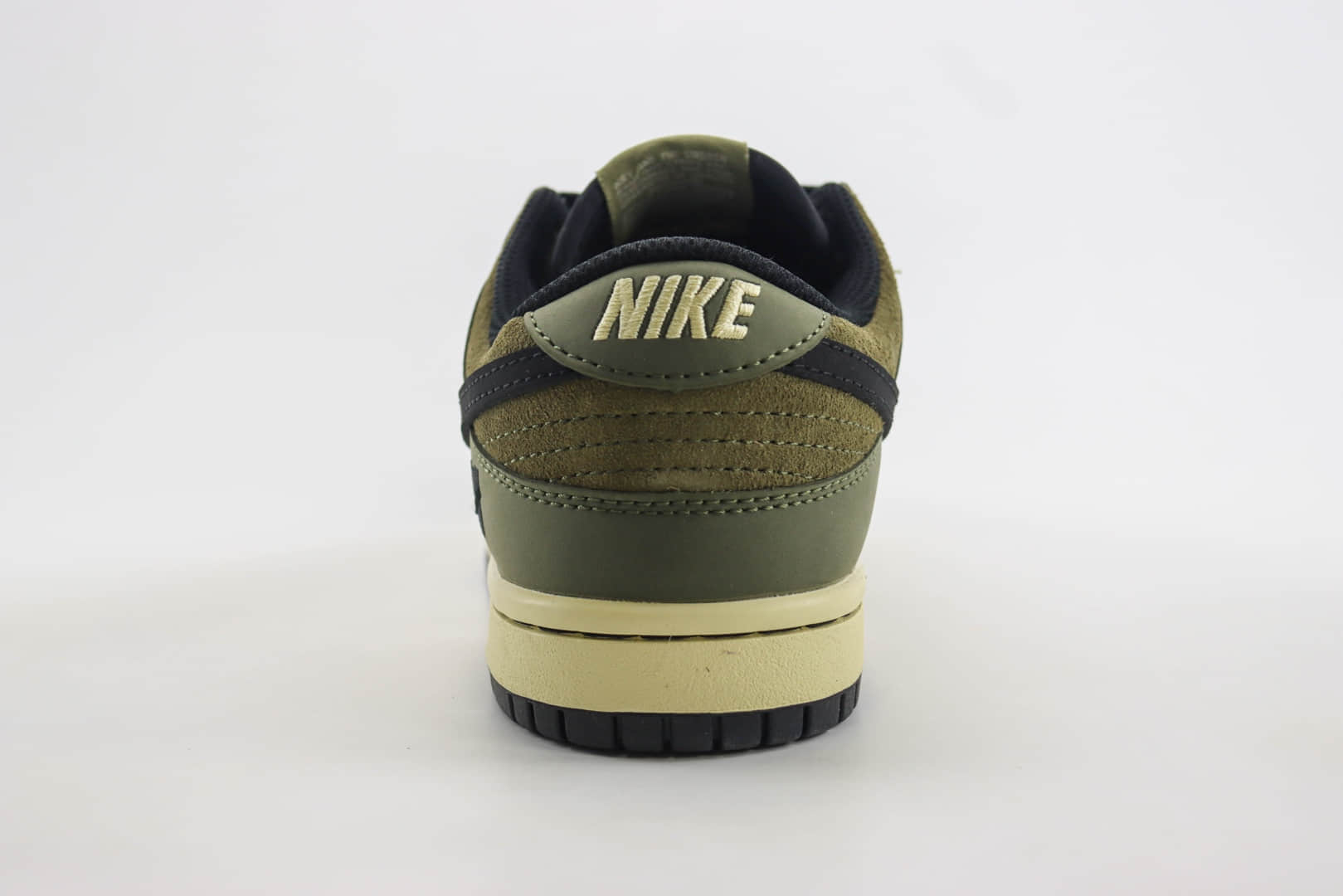 耐克Undefeated x Nike Dunk SB Low纯原版本三道杠SB Dunk军绿色板鞋 莆田耐克代理 货号：JH8037-921